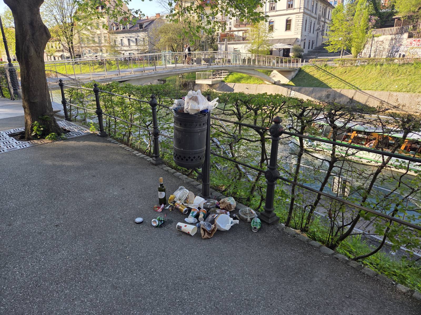 Smeti na Poljanskem nasipu