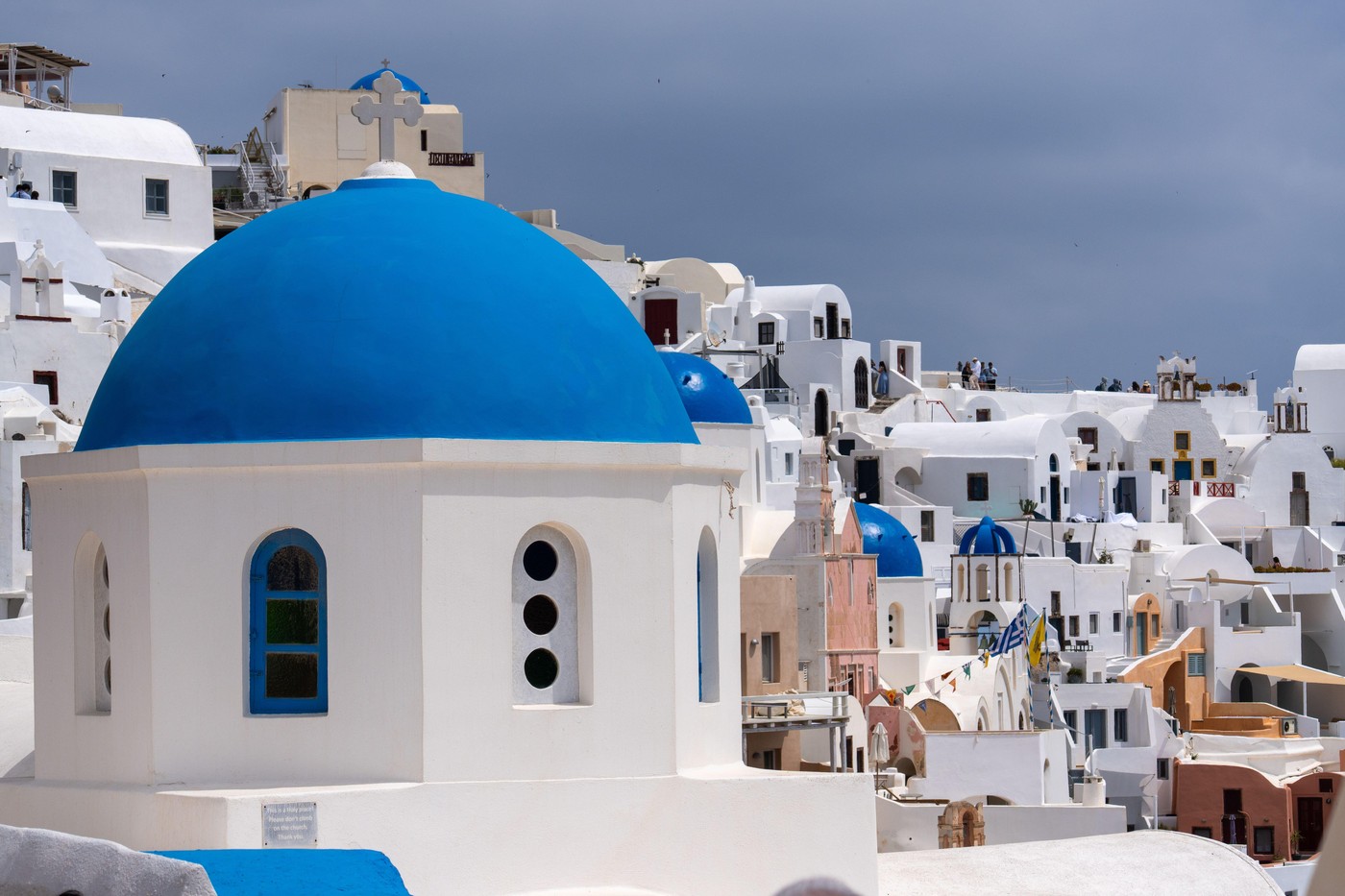 cerkvica v vasi Oia na Santoriniju, Grčija