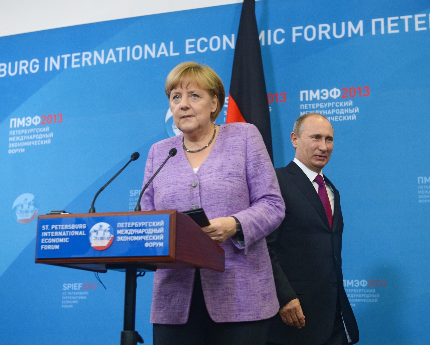 Angela Merkel na mednarodnem gospodarskem forumu v Sankt Peterburgu