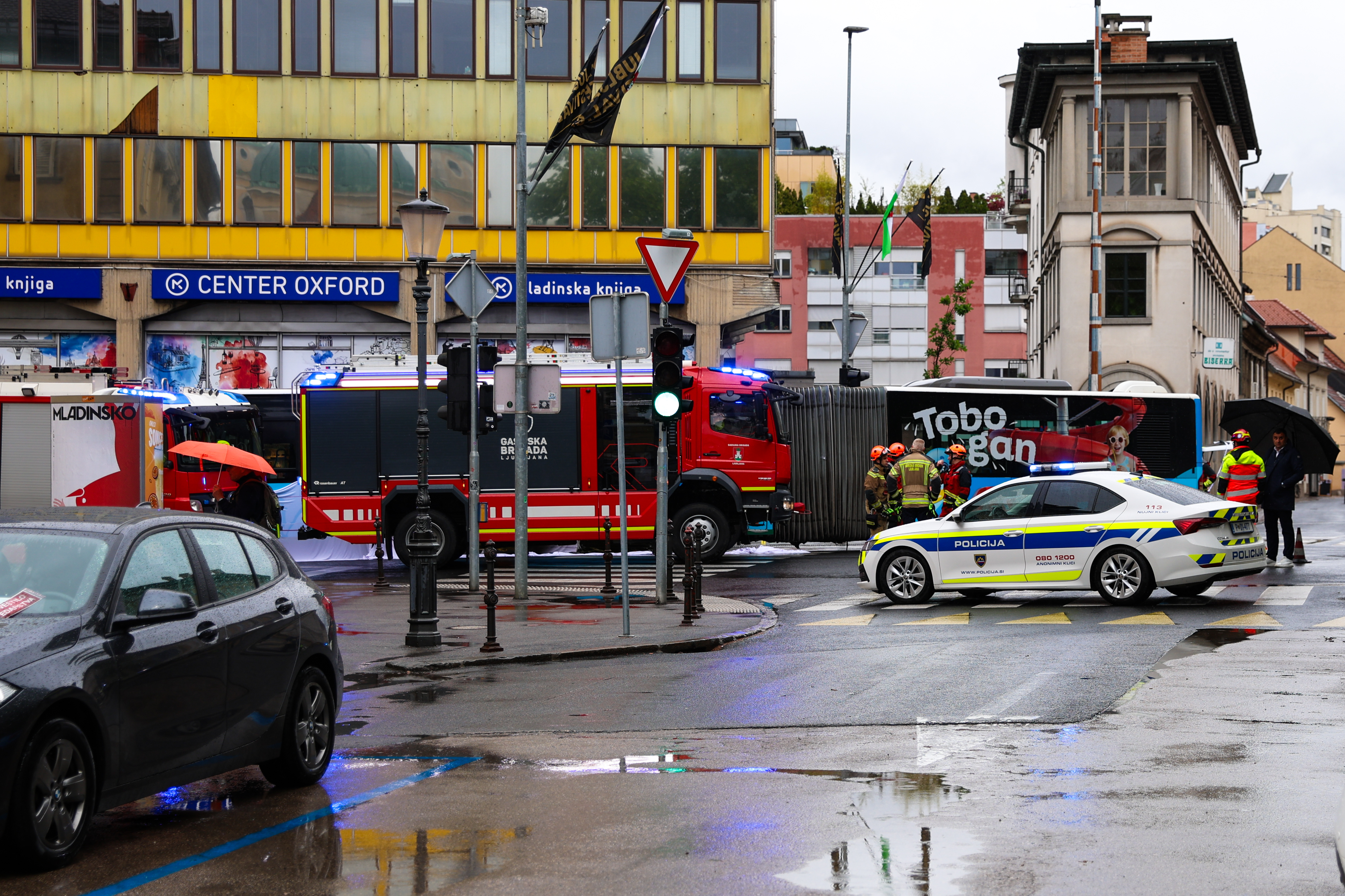 Mestni avtobus v Ljubljani povozil peško