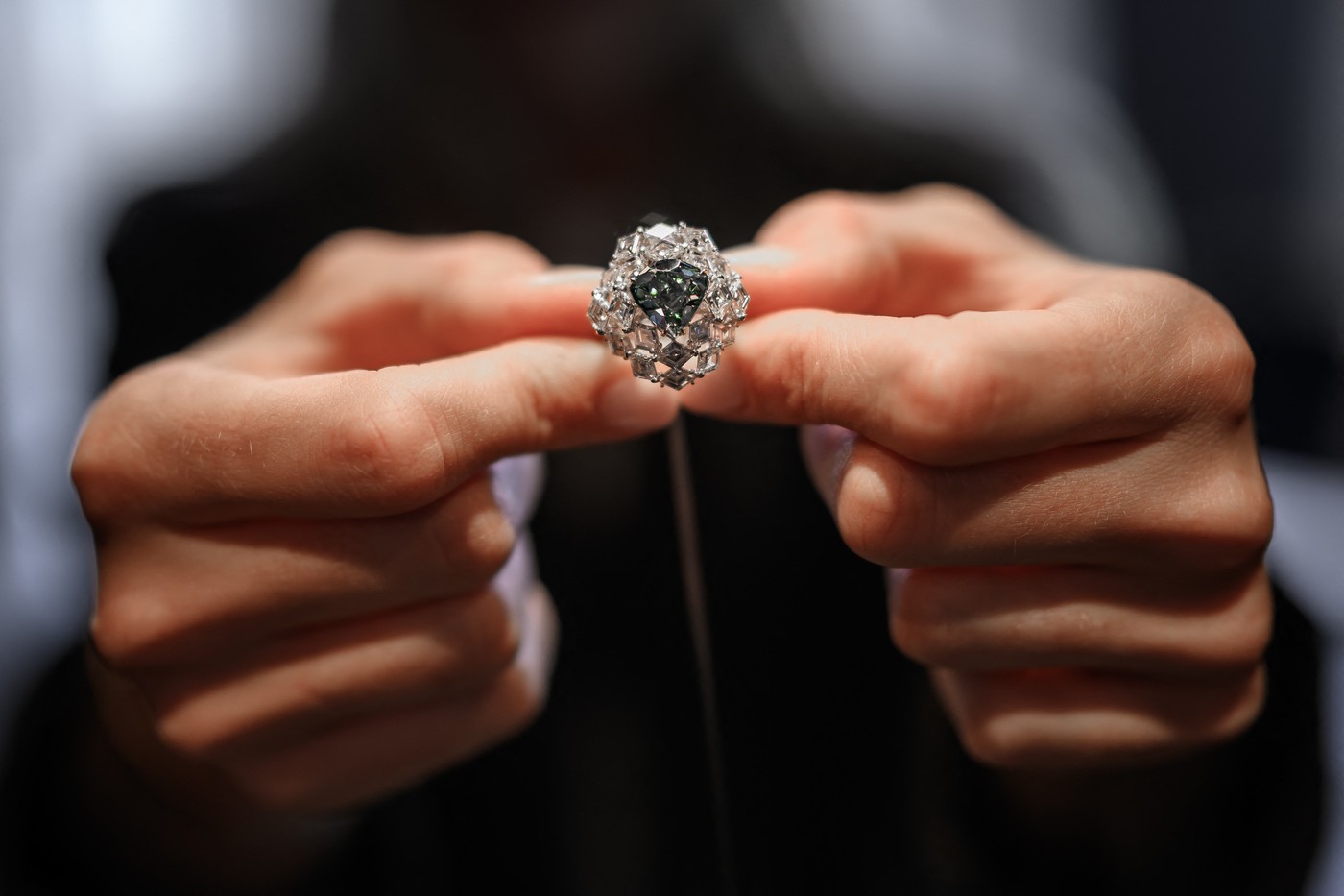 modro zeleni diamant The Ocean Dream, težak 5,5 karata je bil prodan za 14,8 milijona evrov