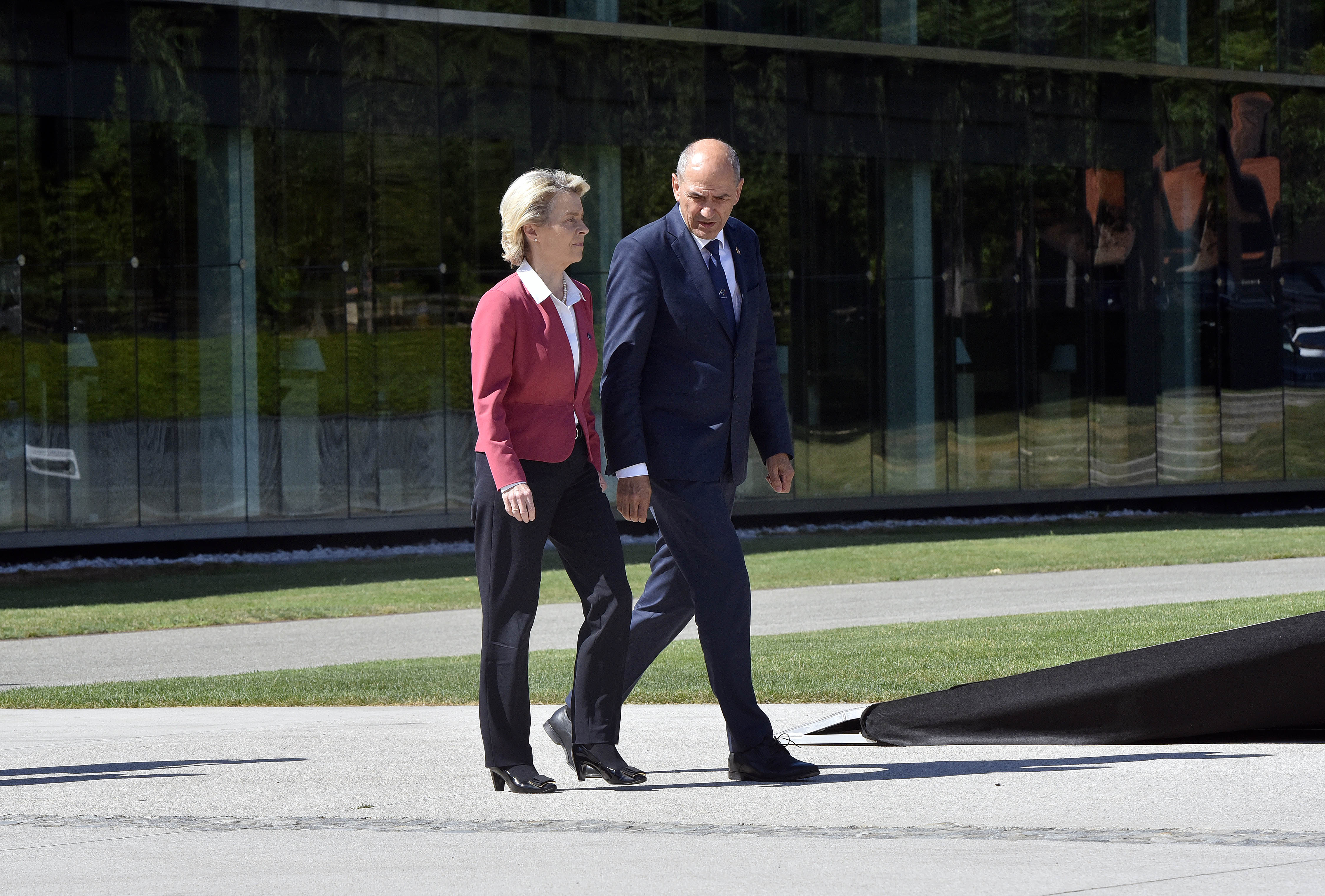 Janez Janša, Ursula von der Leyen