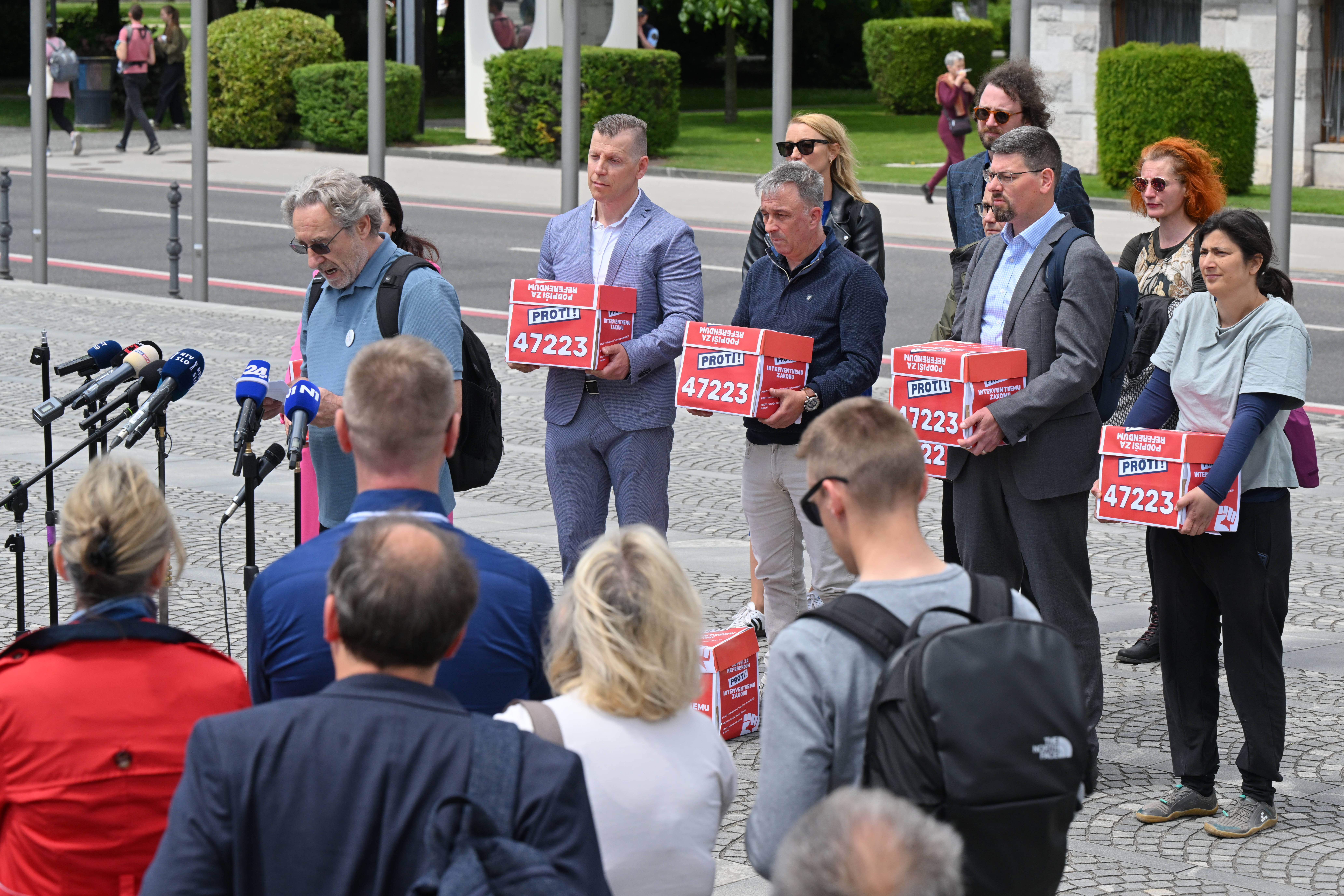 Novinarska konferenca predstavnikov reprezentativnih sindikalnih central in nevladnih organizacij
