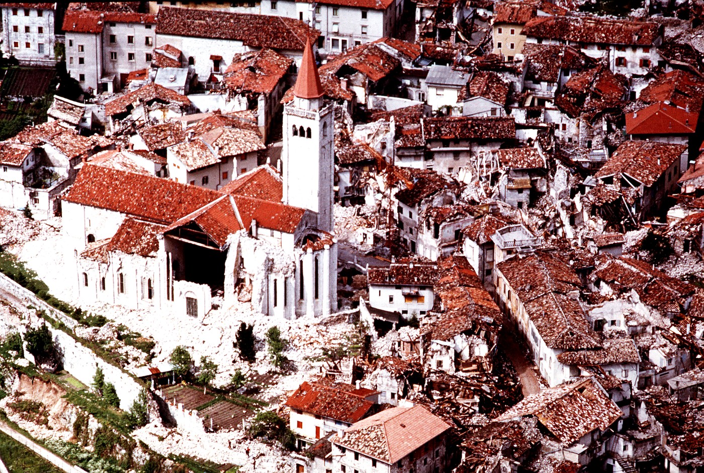 Posnetek Humina po potresu leta 1976