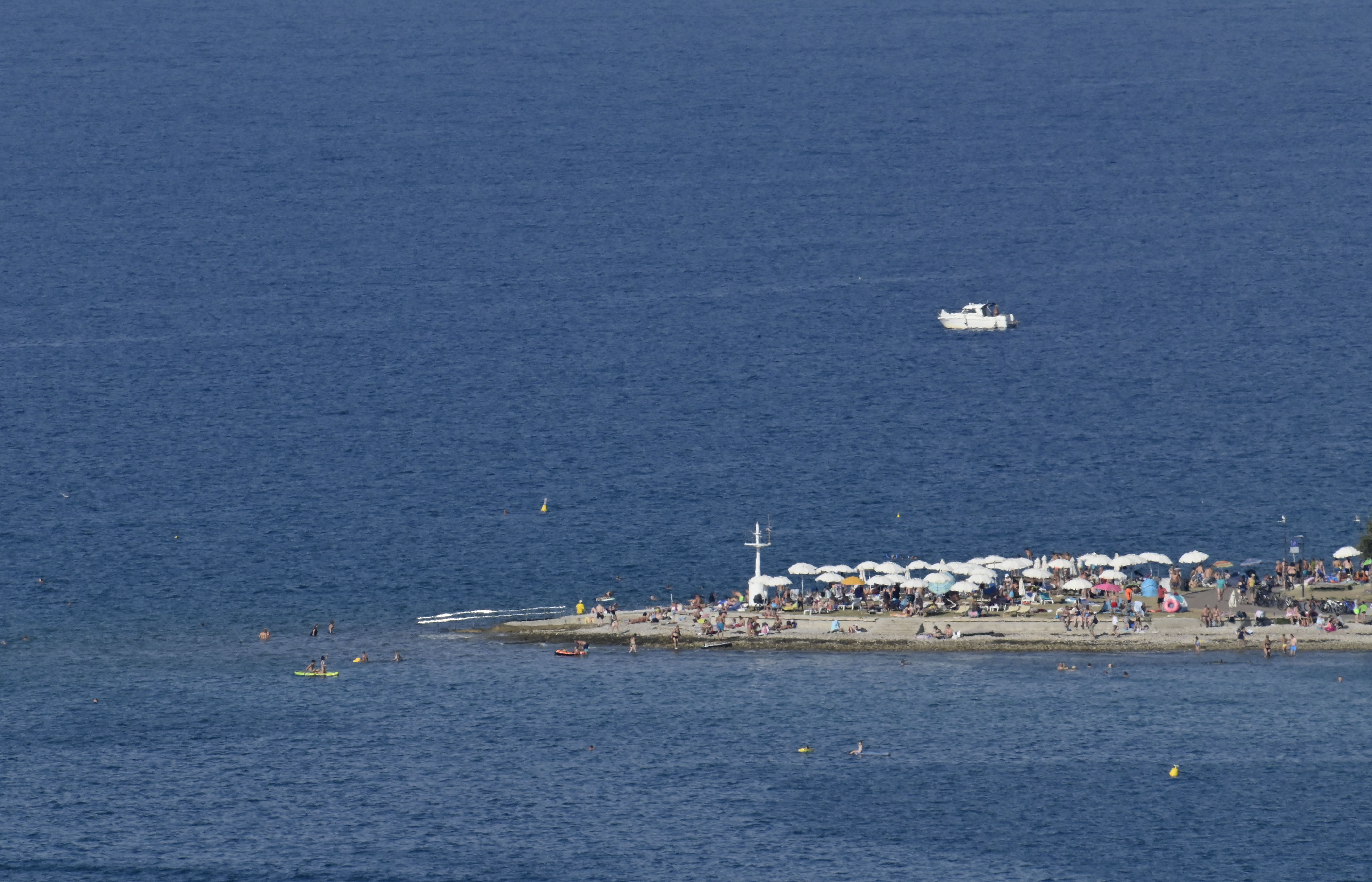 Slovenija, Izola, 15.08.2022, Obmorsko mesto Izola. plaža,