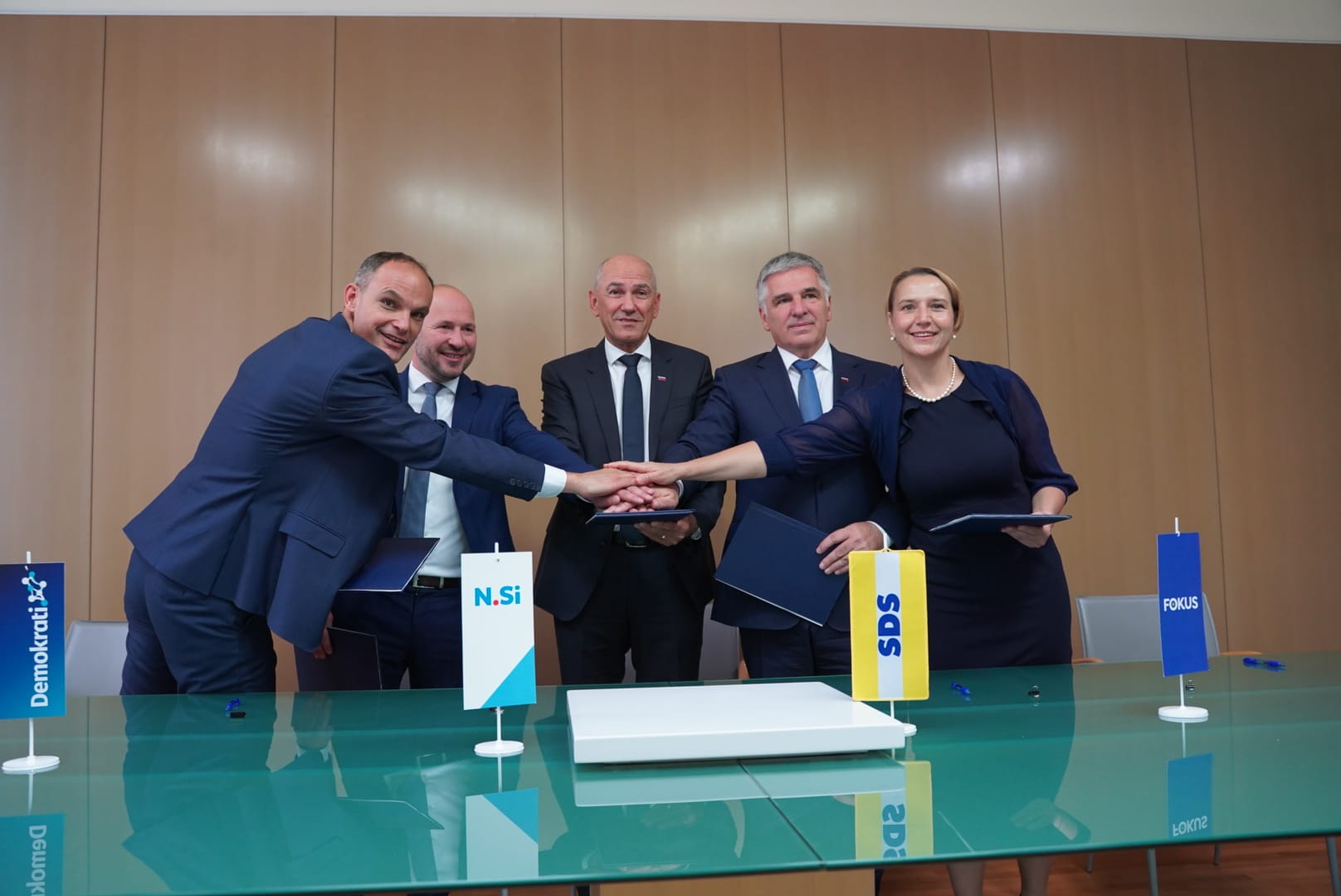 Podpis koalicijske pogodbe, SDS, NSi, SLS, Fokus, Demokrati