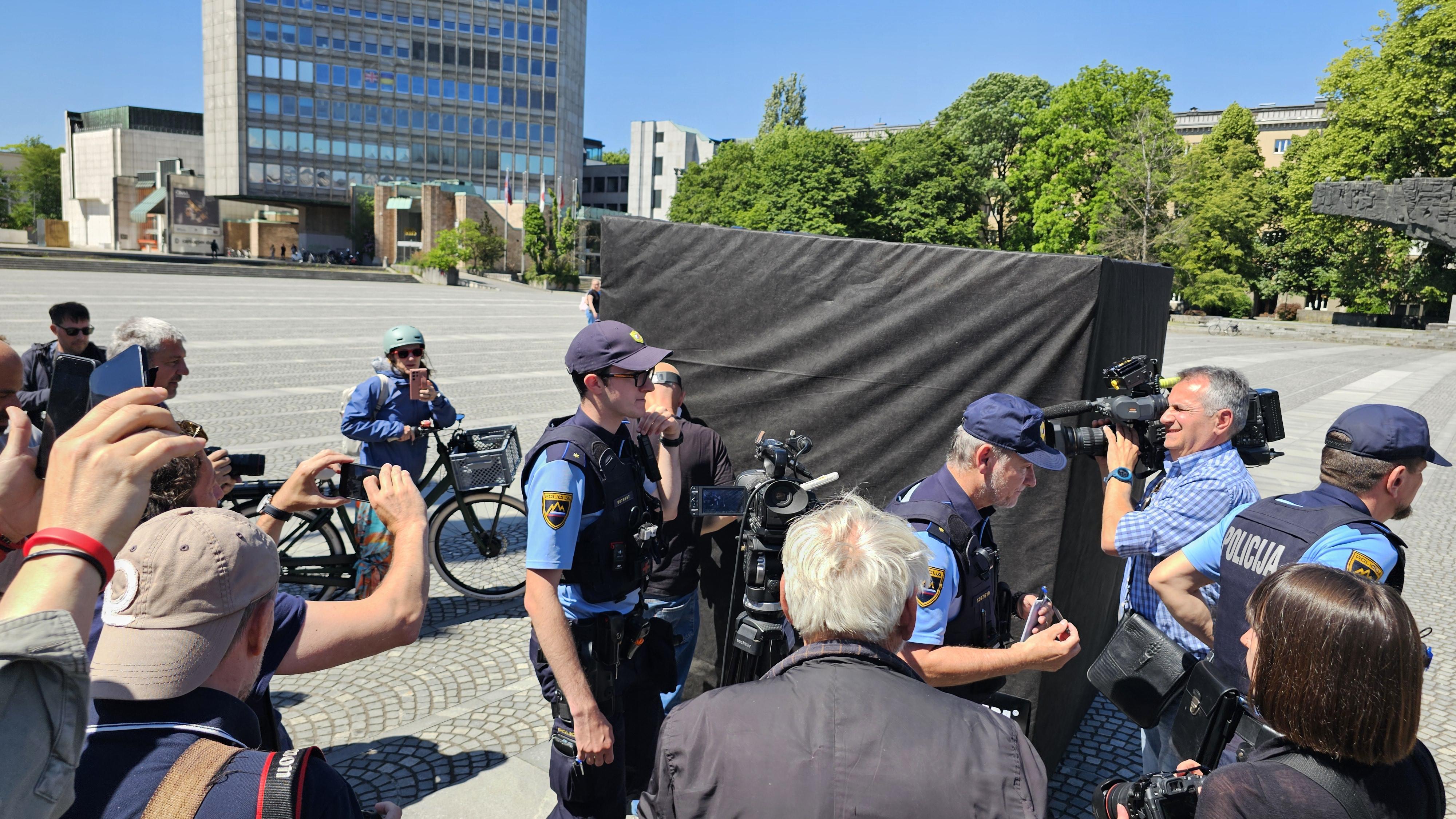 Protestna akcija pred DZ, 22.05.2025