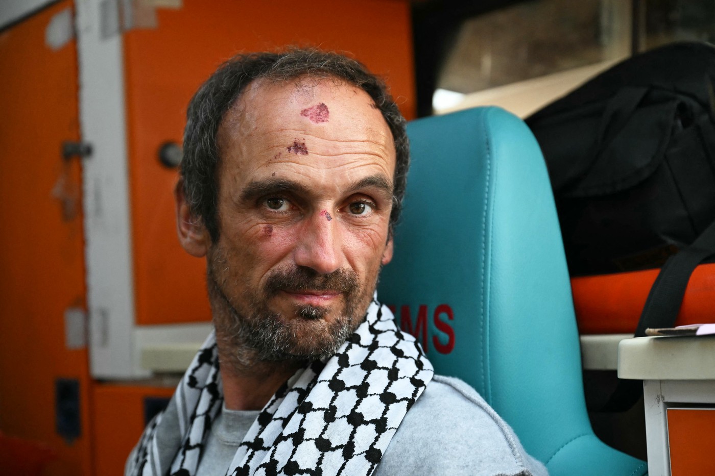 Poškodovani aktivisti humanitarne flotilje za Gazo po vrnitvi iz Izraela