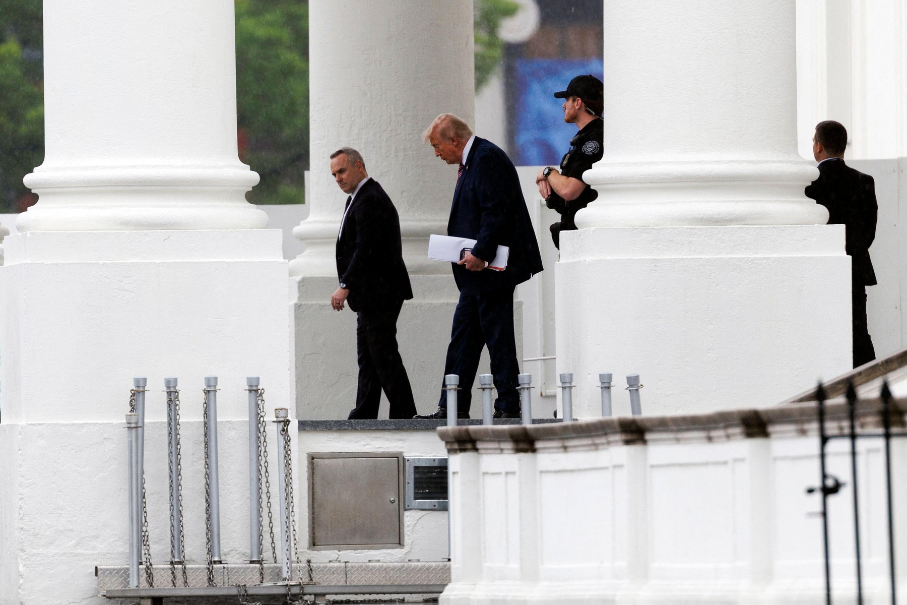 Donald Trump odhaja iz Bele hiše