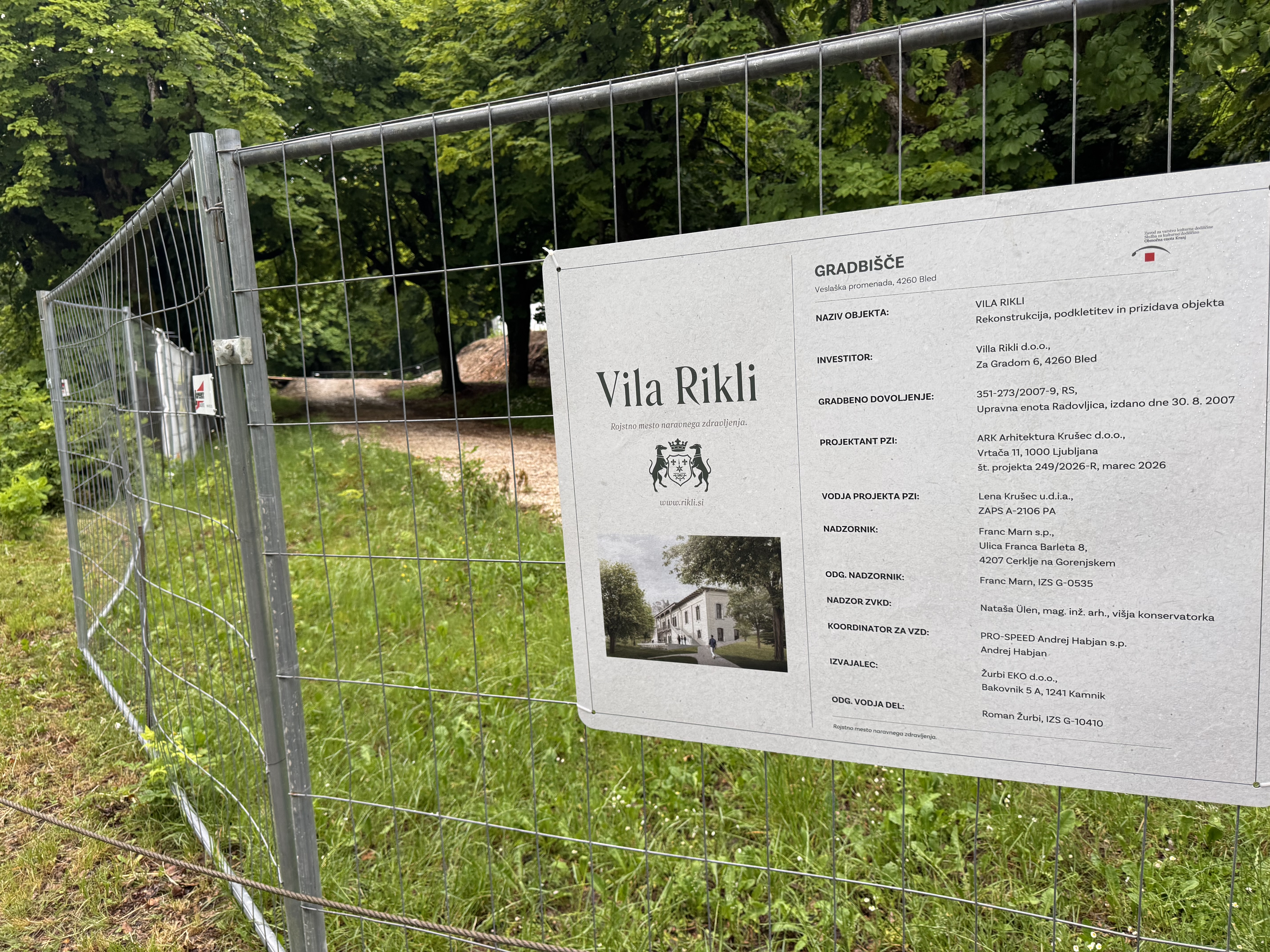 Več desetletij propadajoče vile Arnolda Riklija, ki je veljala za sramoto Bleda, ni več