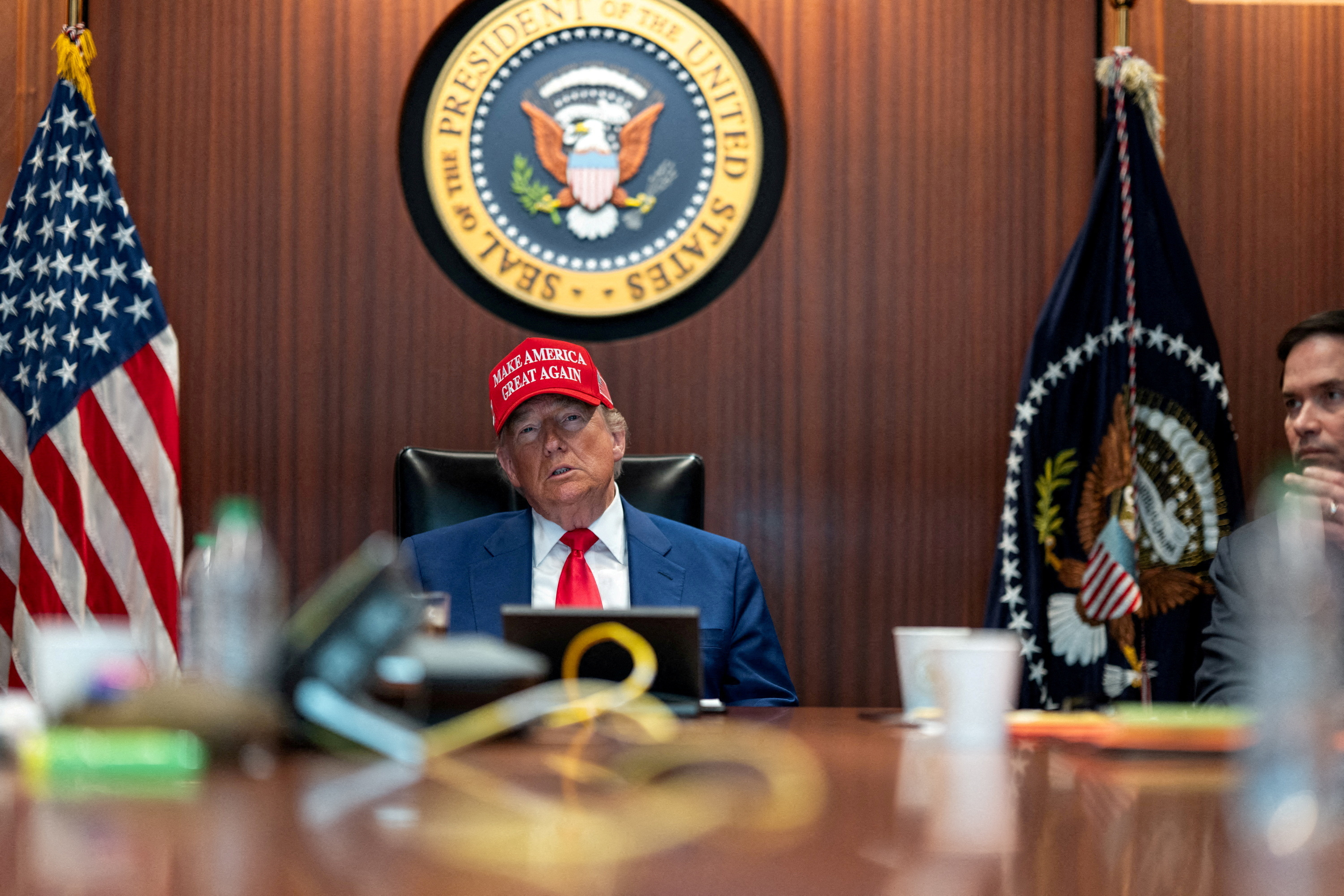 Donald Trump v situacijski sobi