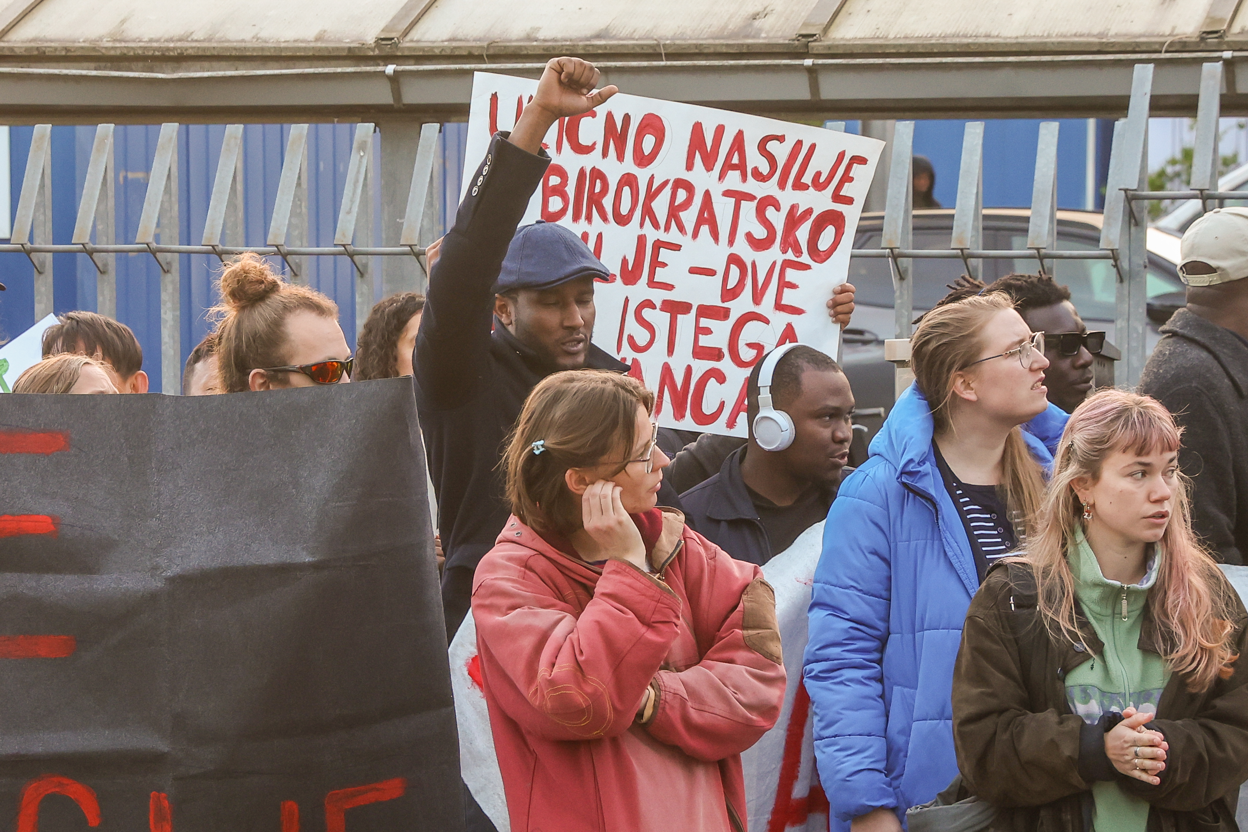 Protest pred azilnim centrom Vič