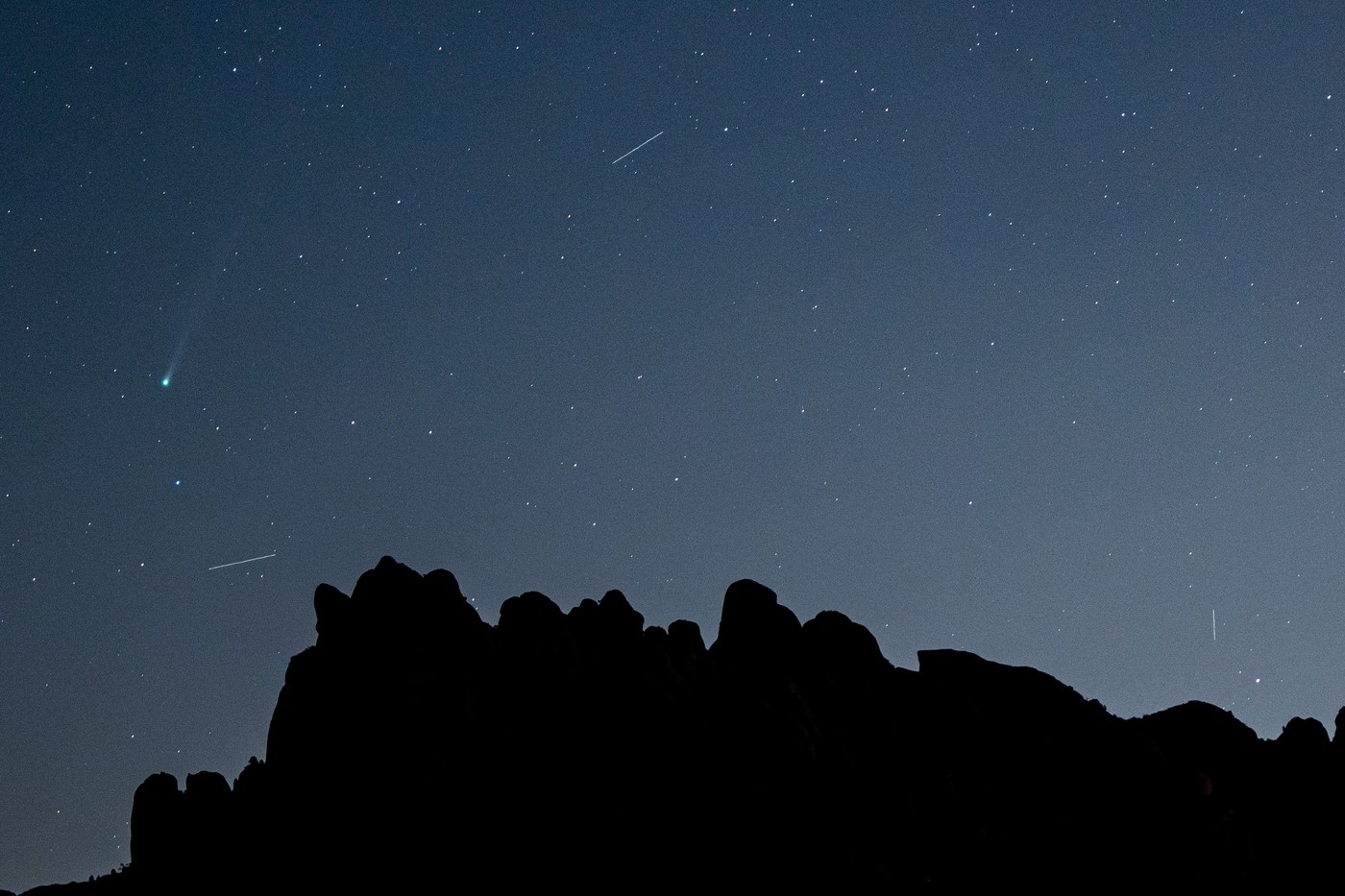 Komet PanSTARRS nad Barcelono aprila letos