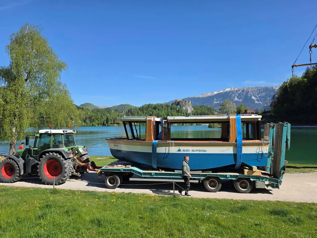 Hidrobus na blejskem jezeru