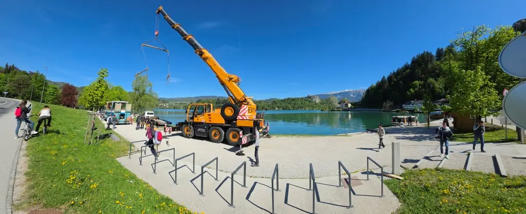 Hidrobus na blejskem jezeru