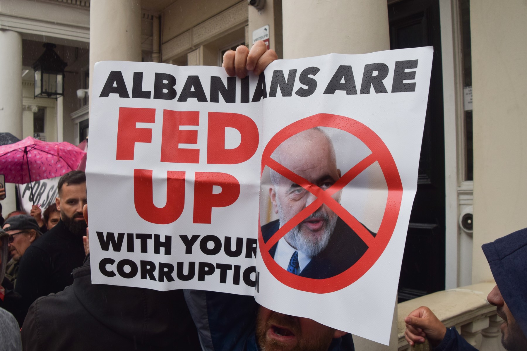 Protest v Tirani, siti smo vaše korupcije