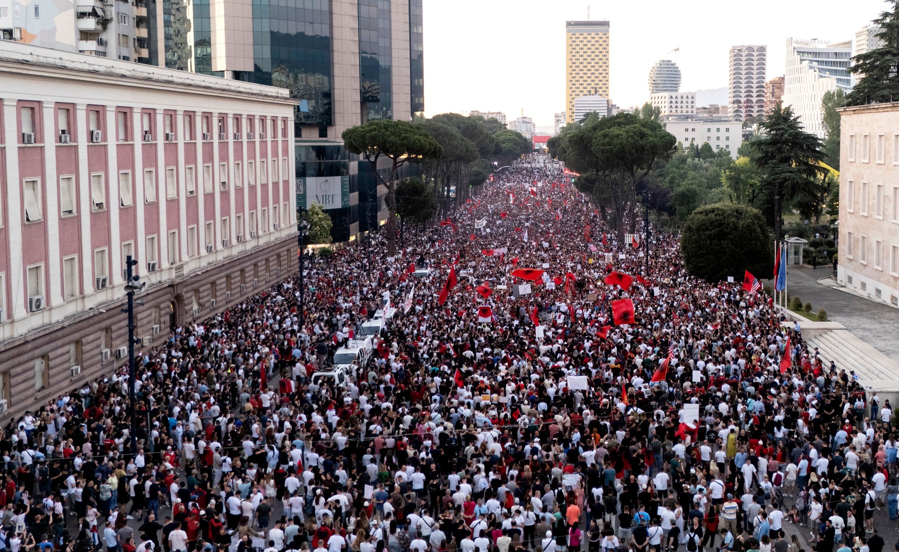 Protest v Tirani, 13. junij 2026