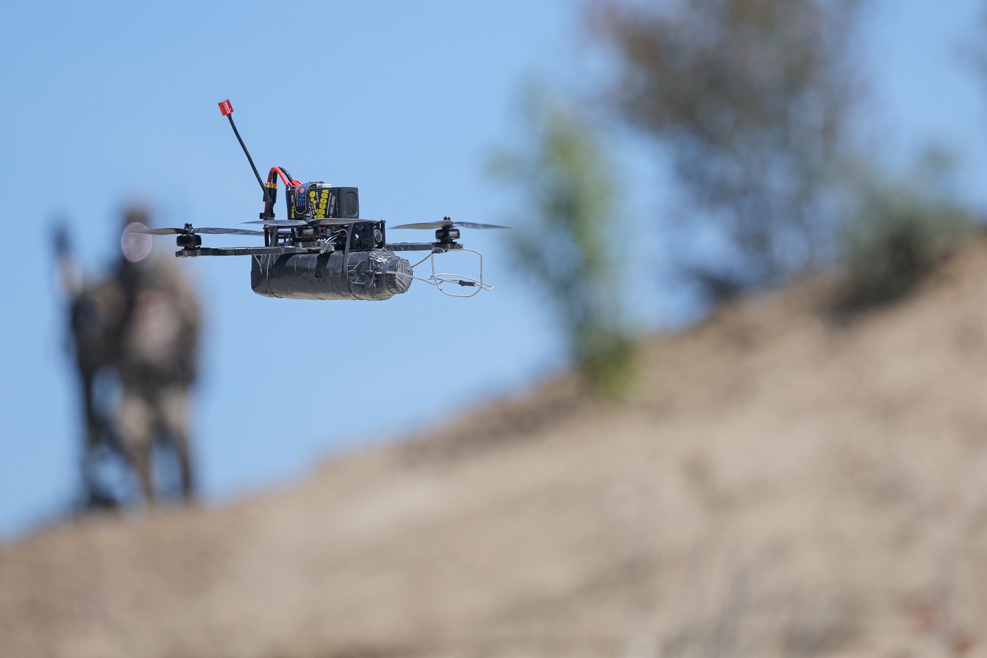 vojaški dron