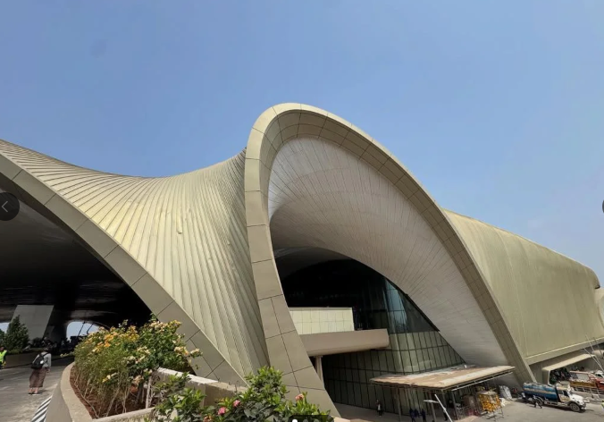 Terminal 1 letališča Navi Mumbai v Indiji.