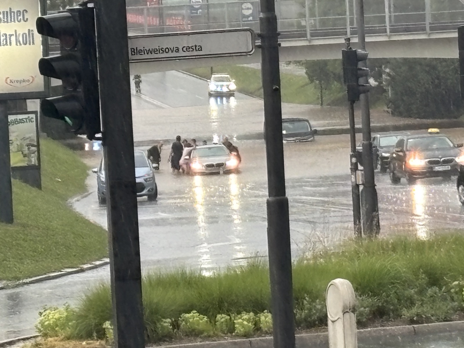 Zalit podvoz na Celovški cesti