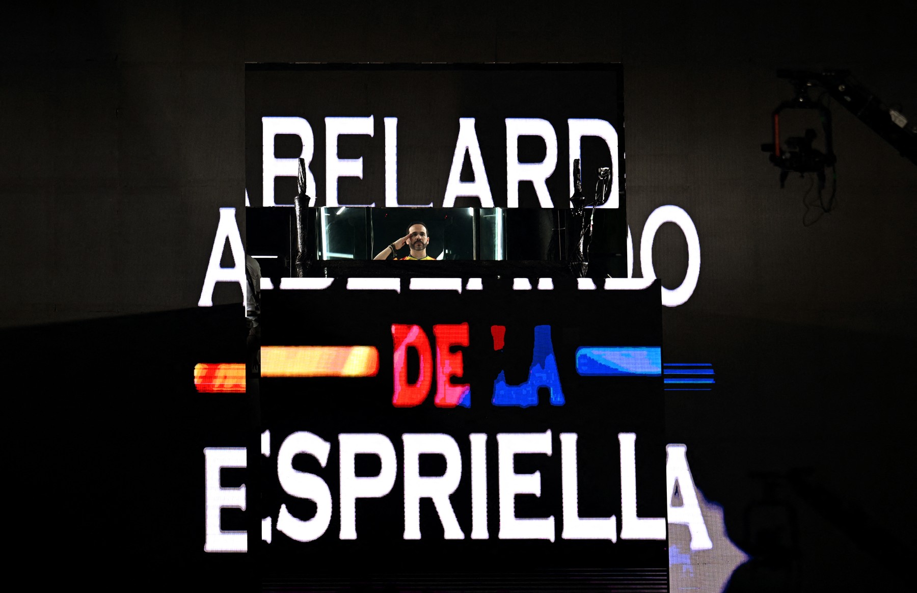 Abelardo de la Espriella med nagovorom podpornikom