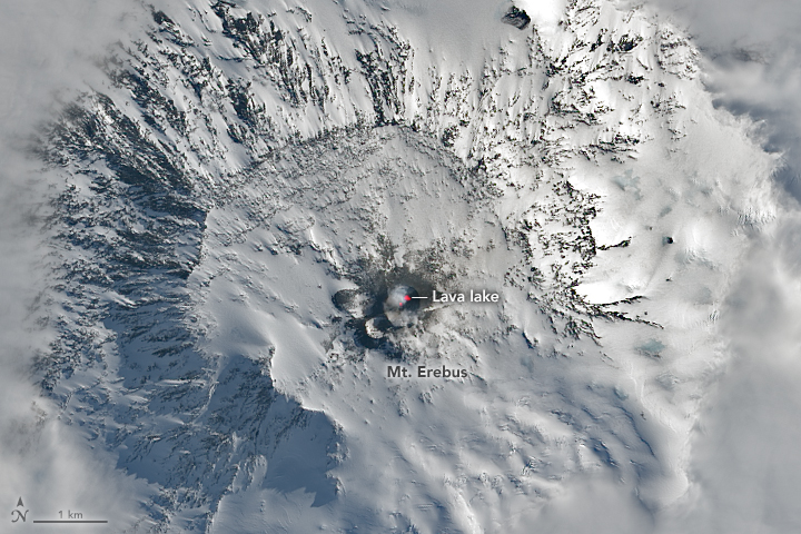 Mt. Erebus vulkan na Antarktiki, naj južnejši aktivni vulkan na svetu; pogled od zgoraj