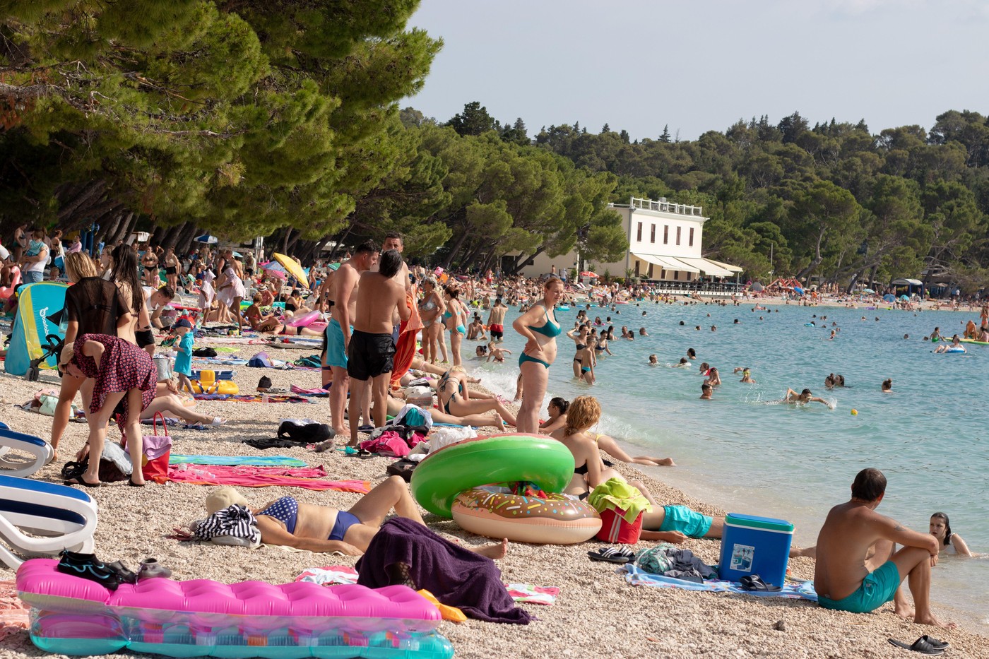 gneča na plaži pri Makarski