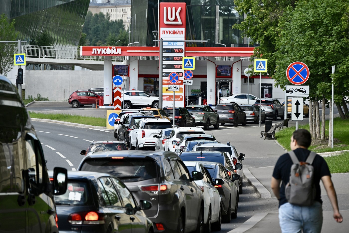 Kolona pred moskovsko bencinsko črpalko