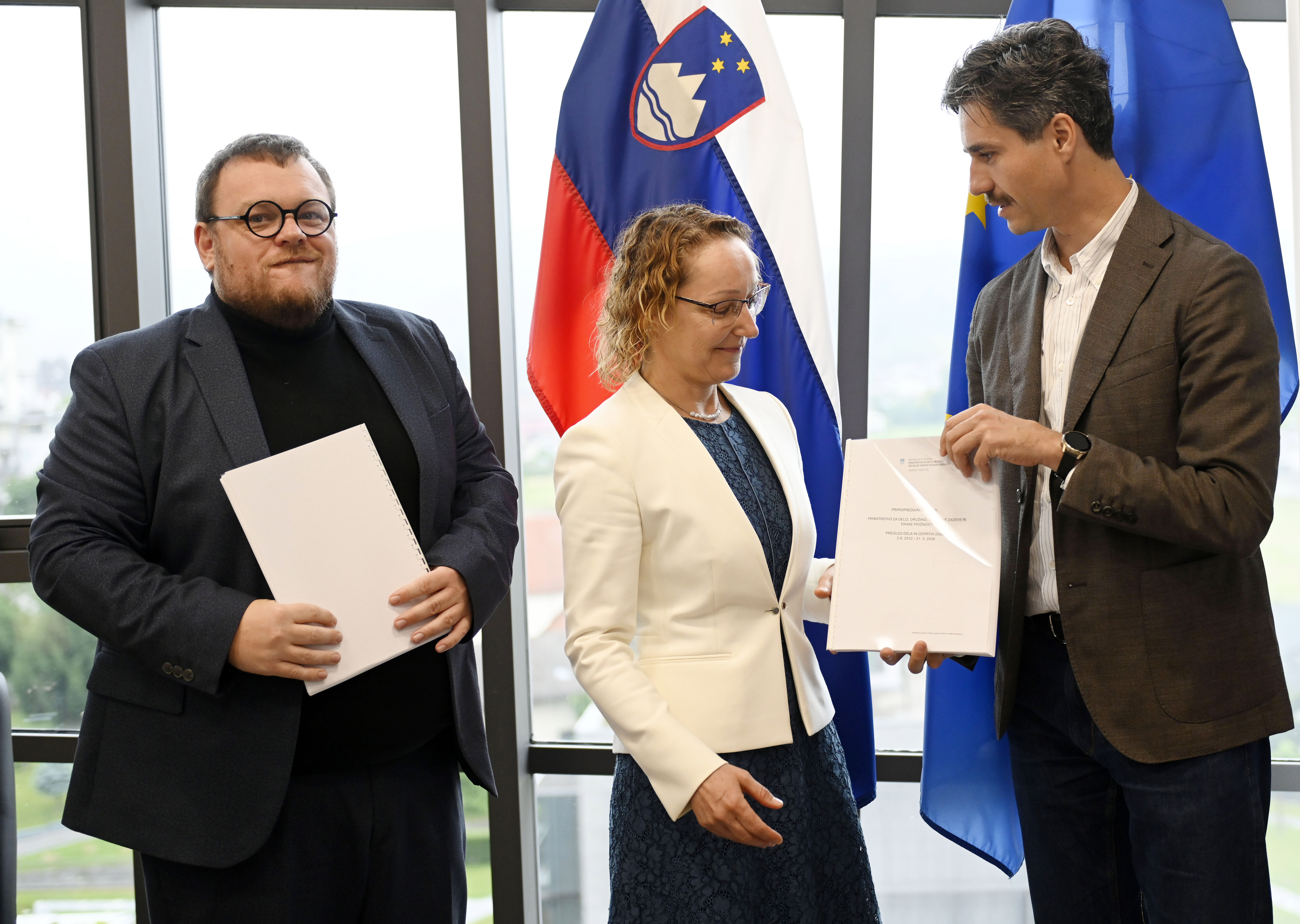 Primopredaja, ministrstvo za demografijo, Mateja Ribič, Luka Mesec, Simon Maljevac