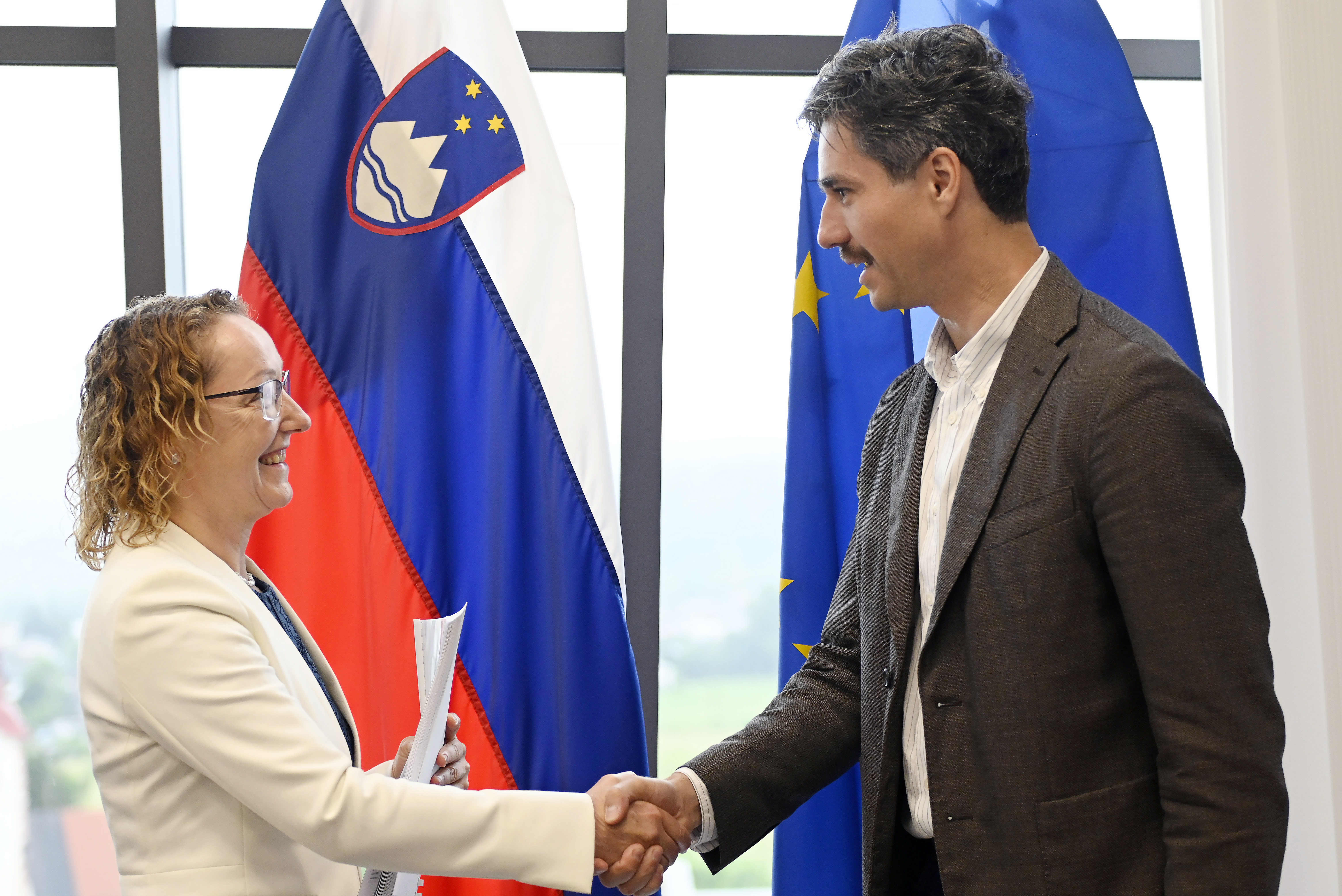 Primopredaja, ministrstvo za demografijo, Mateja Ribič, Luka Mesec