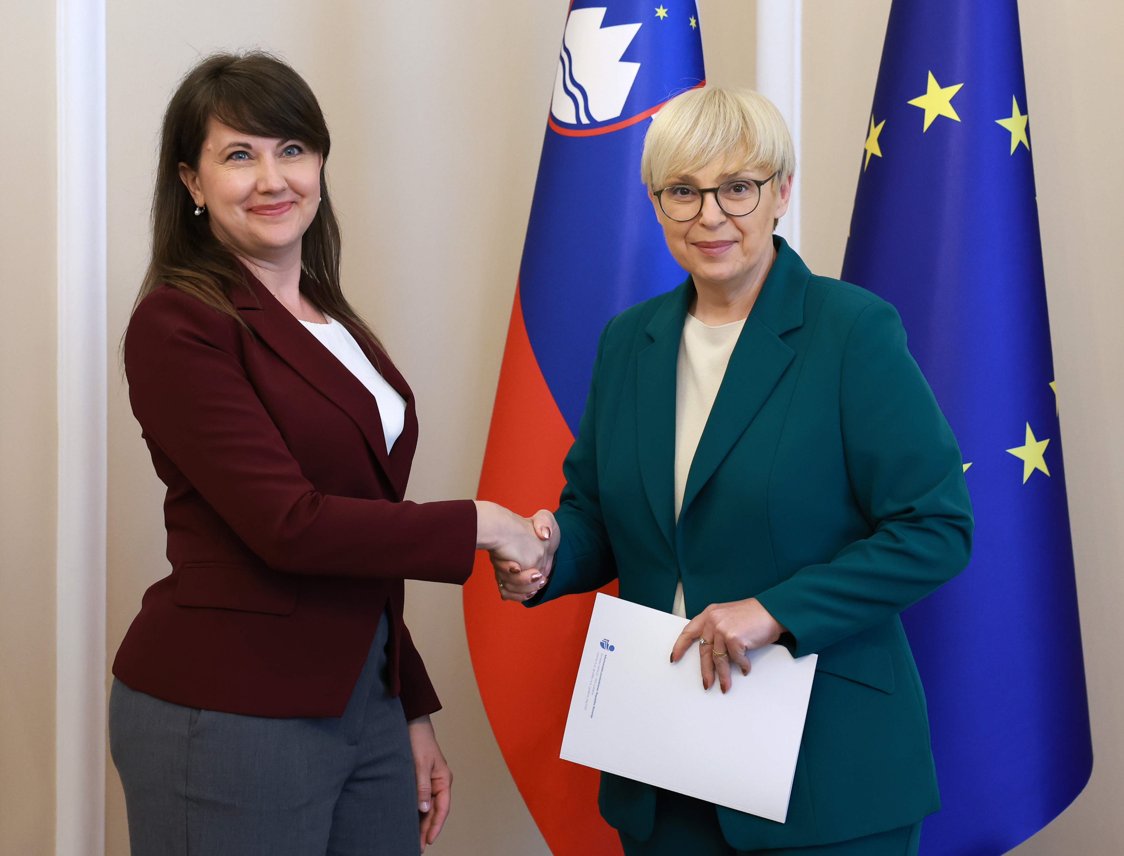 Slovenija, Ljubljana, 08.06.2026, 08. junij 2026Predsednica republike Nataša Pirc Musar je sprejela Informacijsko pooblaščenko Jeleno Virant Burnik.