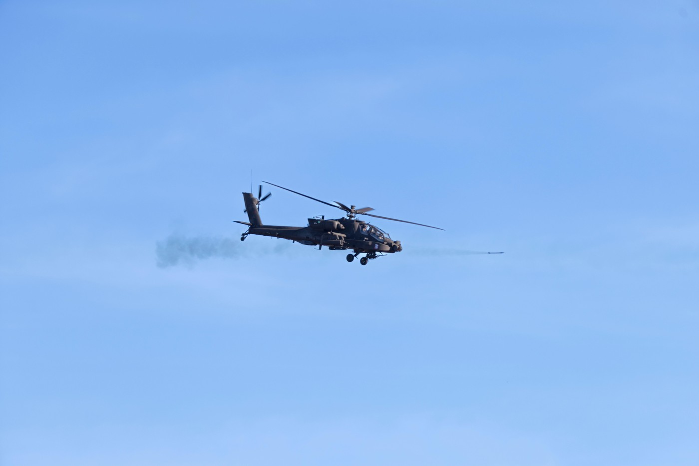 Ameriški vojaški helikopter tipa Apache.
