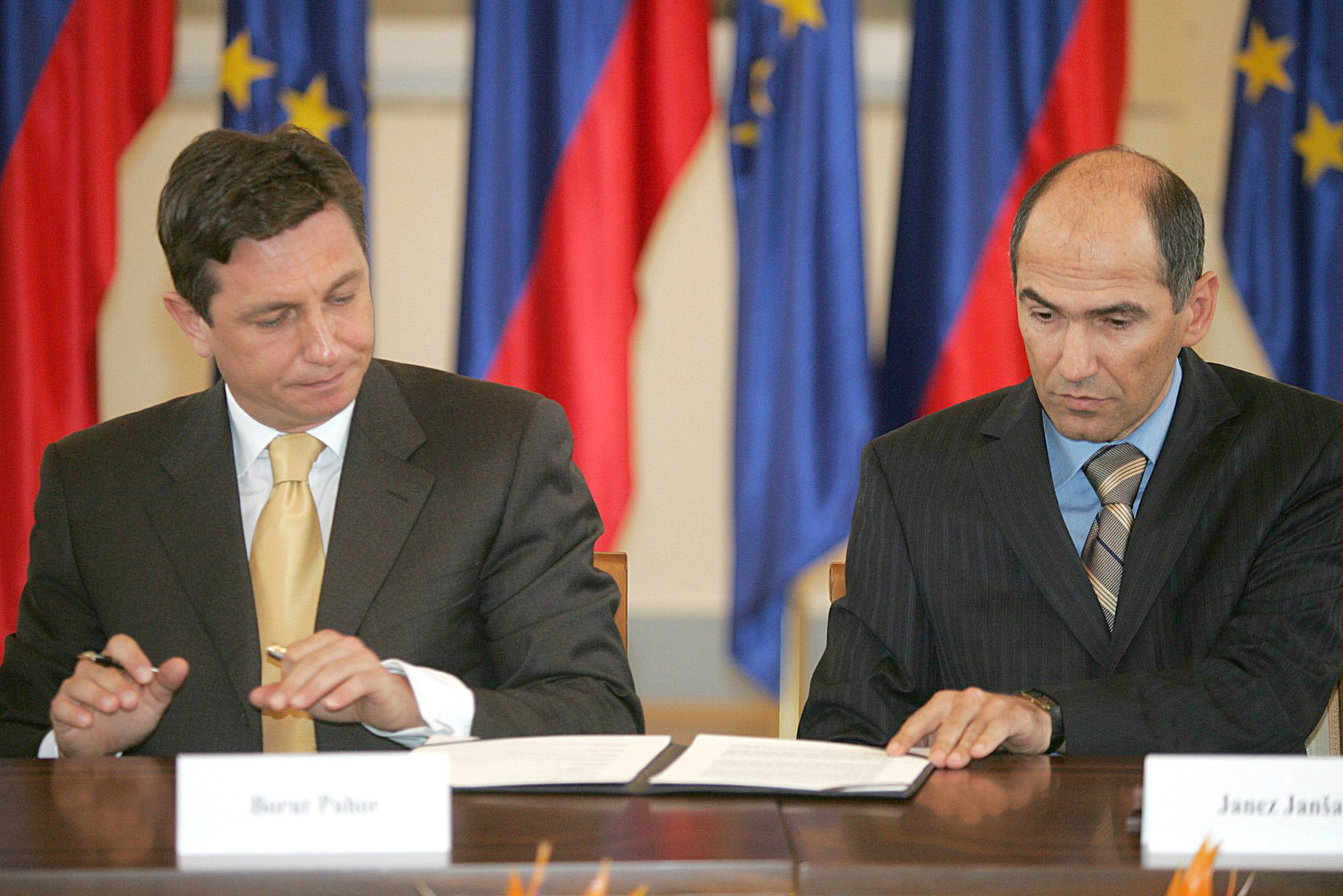 Borut Pahor in Janez Janša ob podpisu partnerstva za razvoj