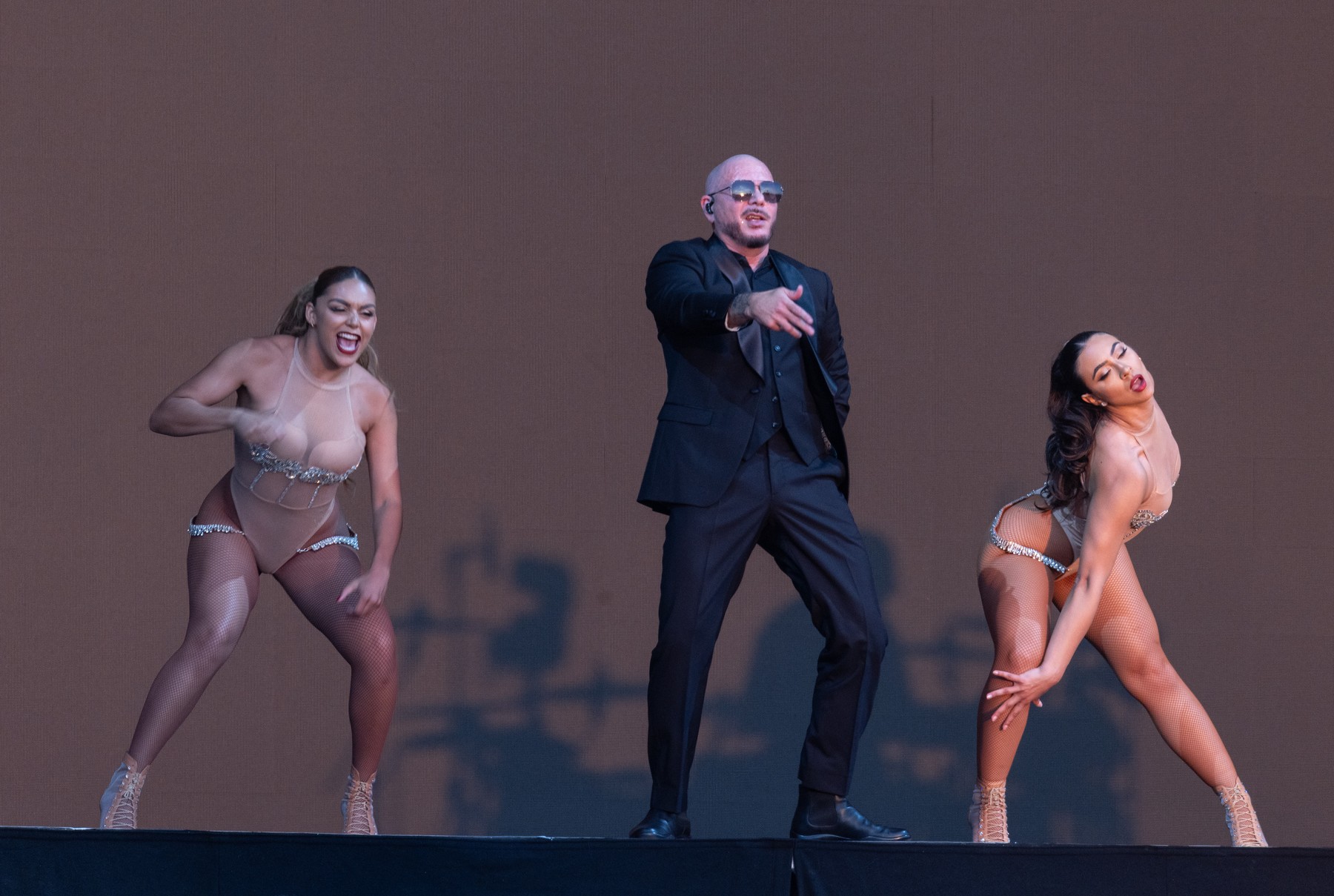 Pitbull na odru Oak Stage na festivalu BST Hyde Park v Londonu.