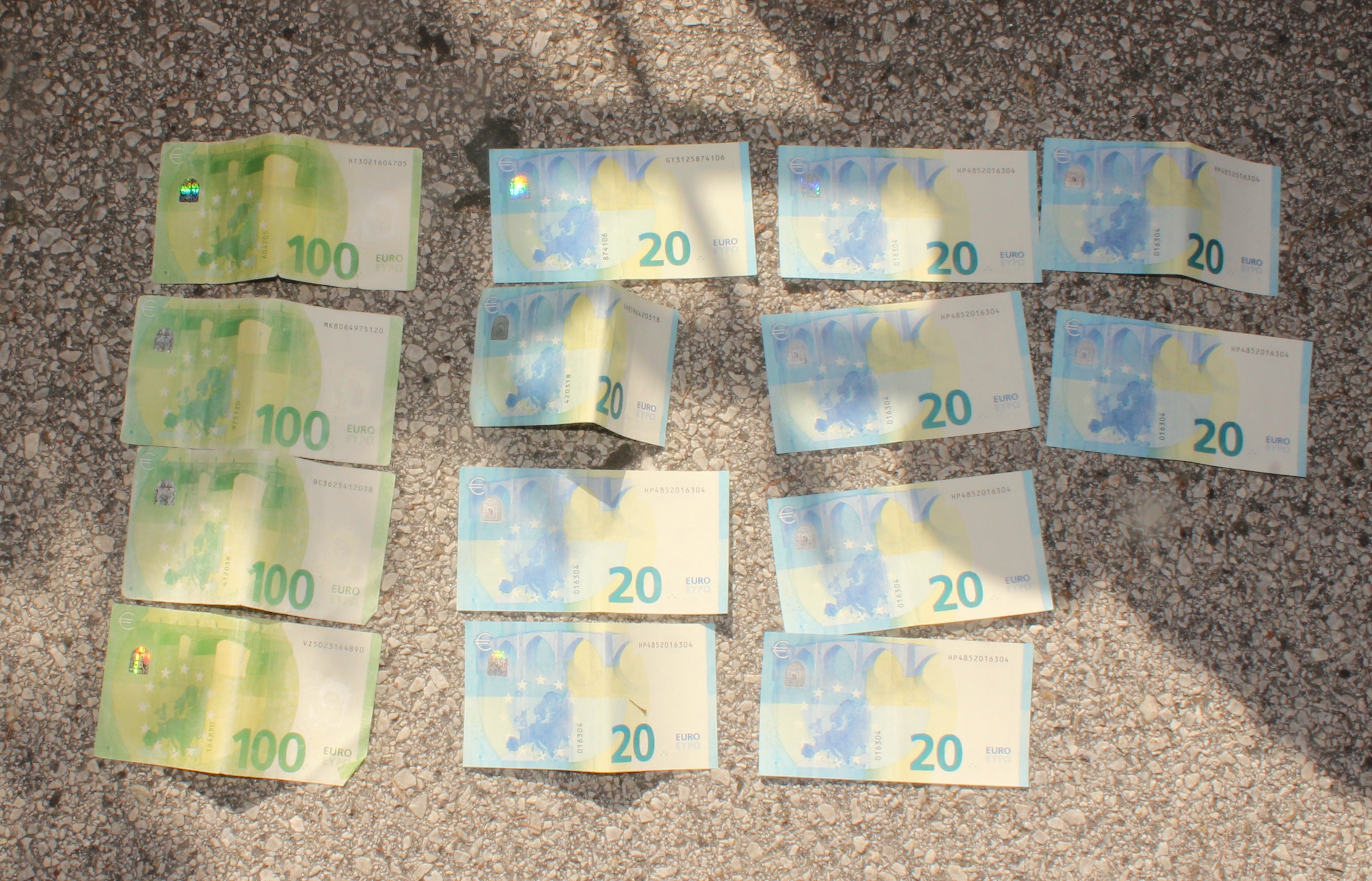 Kriminalisti pri osumljencu našli in zasegli ponarejene bankovce