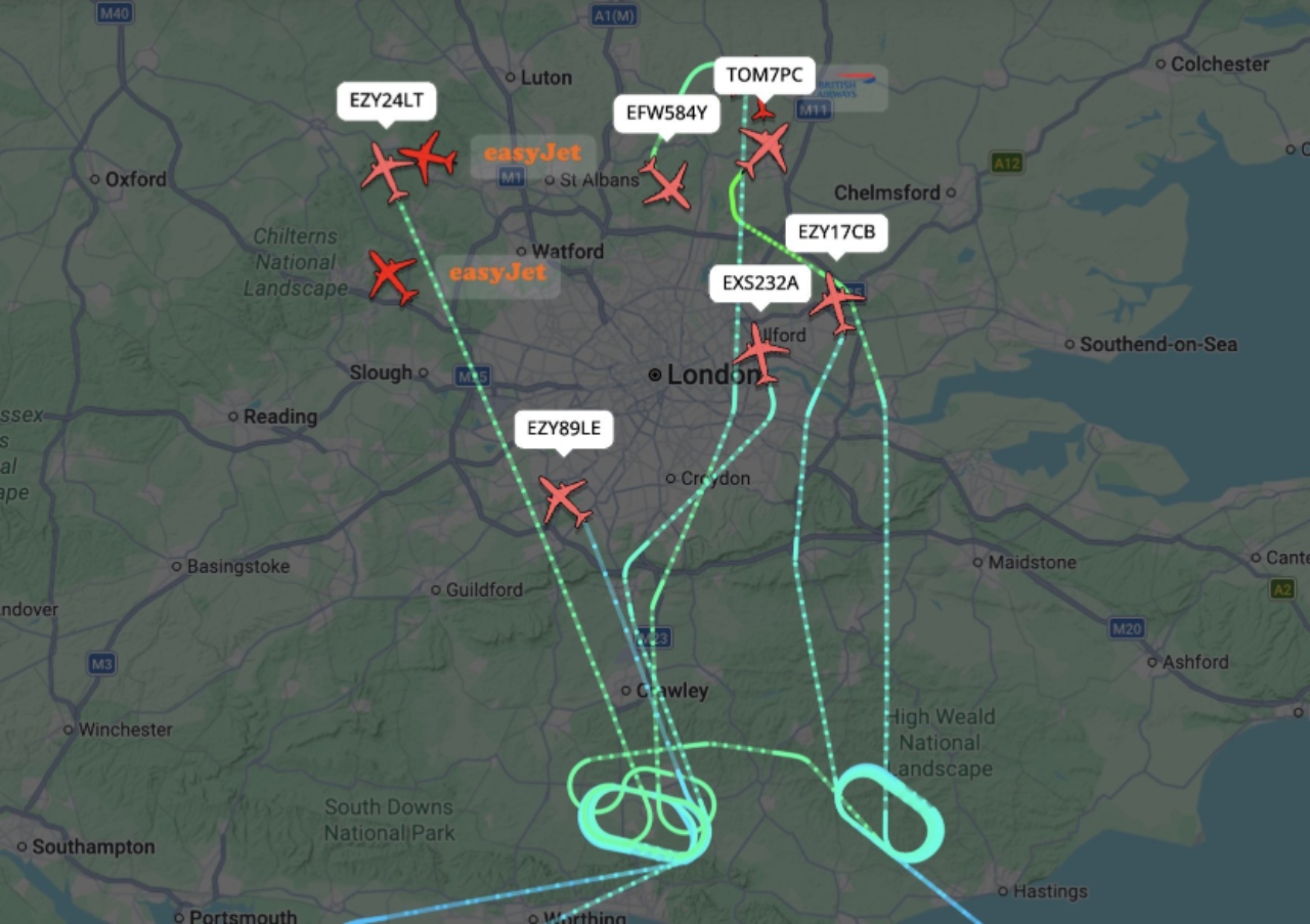 Na londonskem letališču Gatwick je ponoči nastal velik kaos