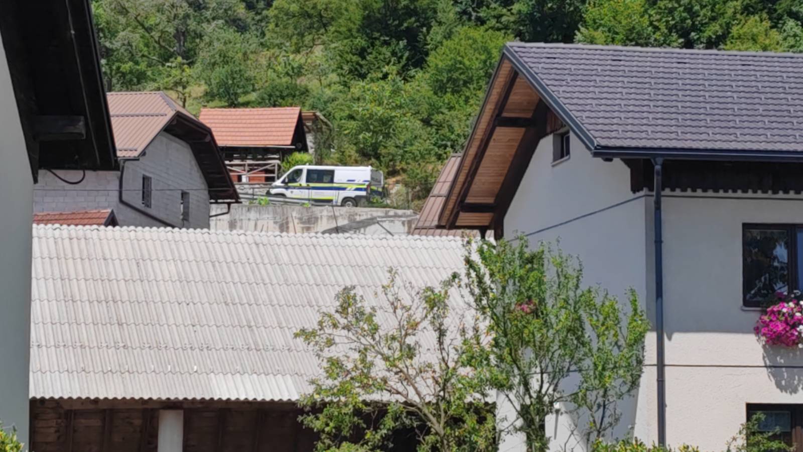 Moški ustrelil nekdanjo ženo v Moravčah
