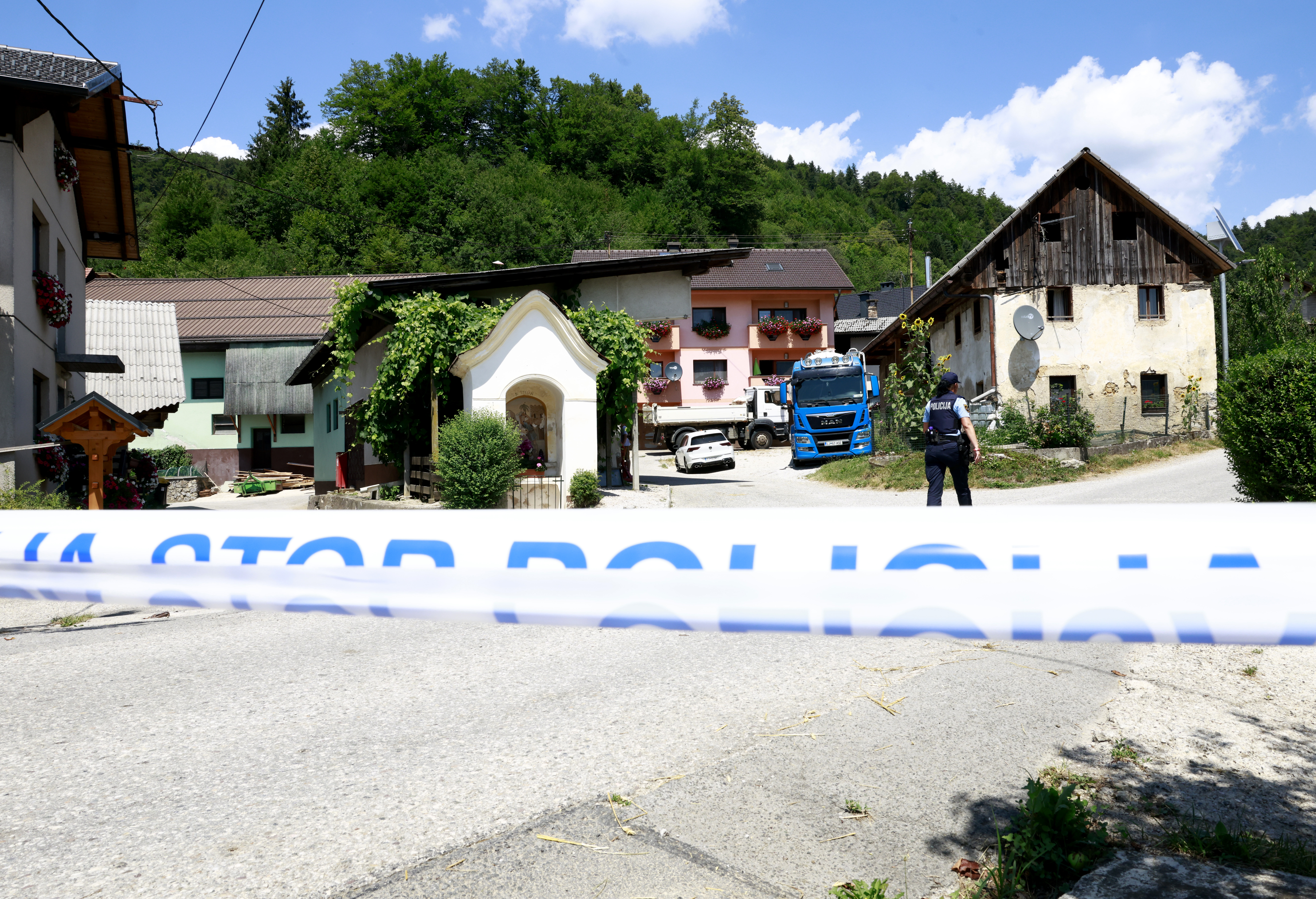 Moški ustrelil nekdanjo ženo v Moravčah.