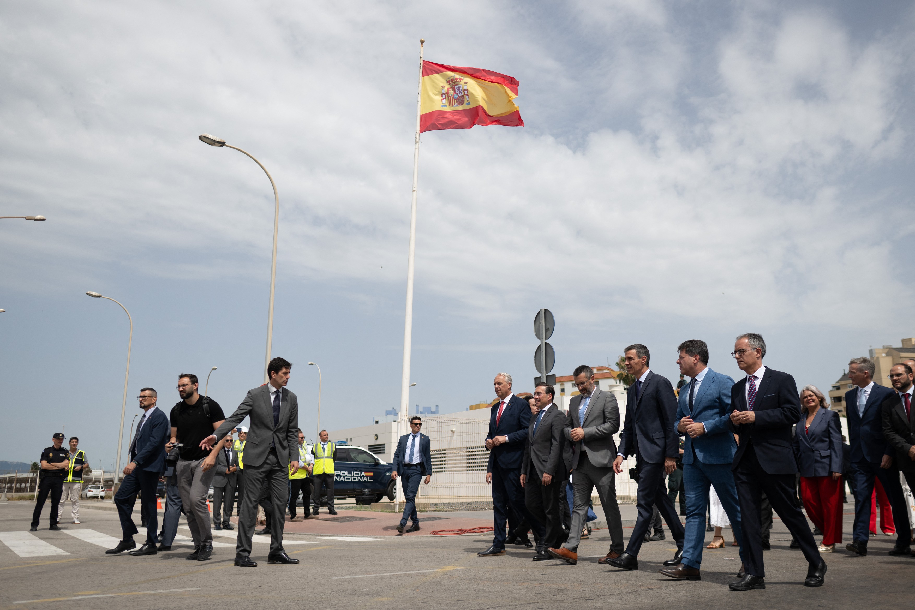 Slovestnost ob odpravi tehničnih ovir in nadzora na meji med Španijo in Gibraltarjem.