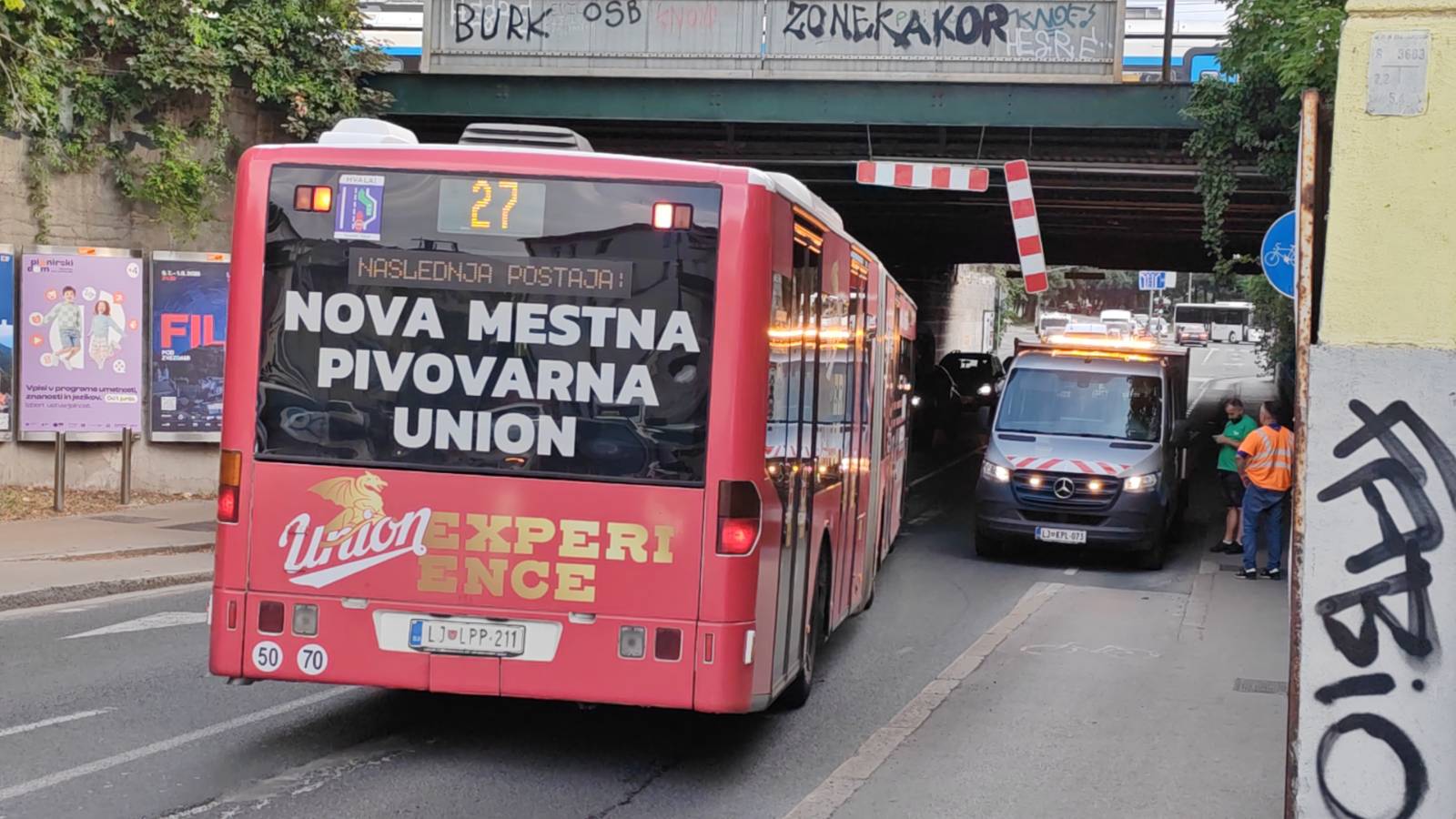 V Šmartinskem podvozu je obvisel znak