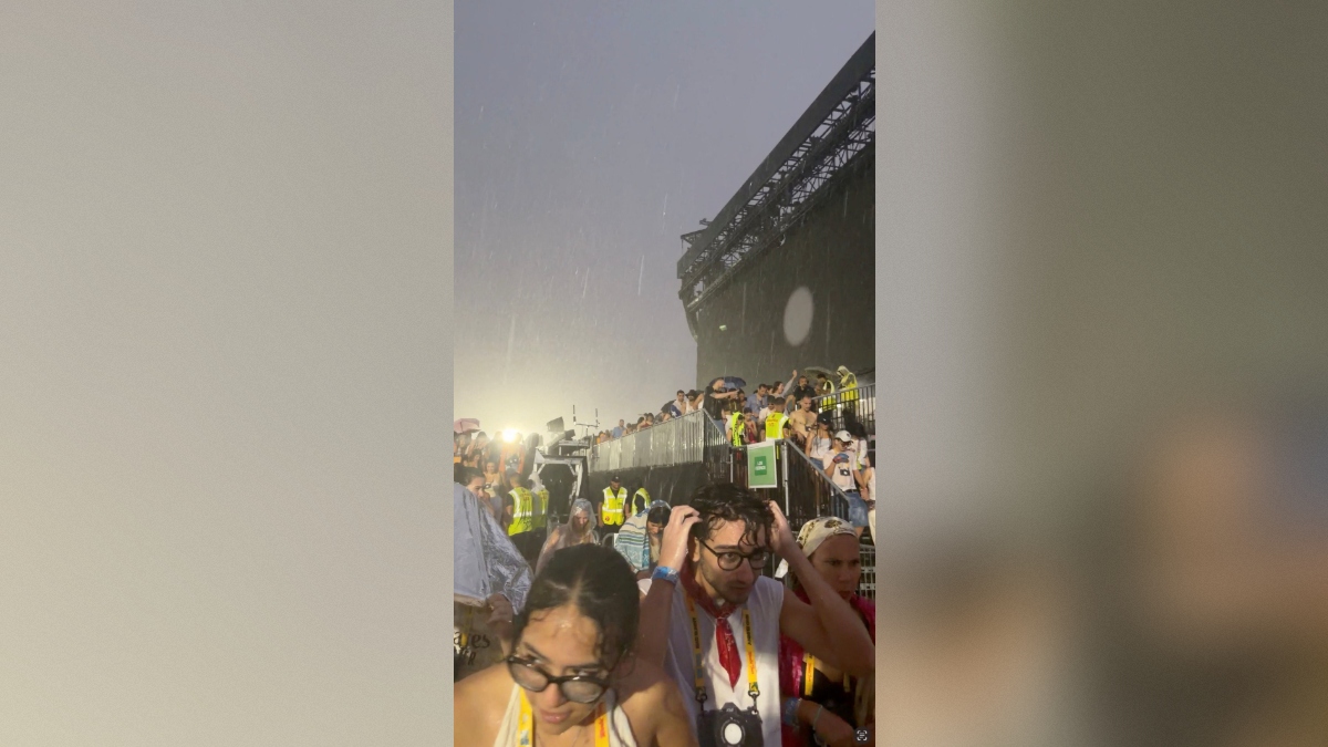 Zaradi neurja s točo prekinili koncert Bad Bunnyja v Milanu