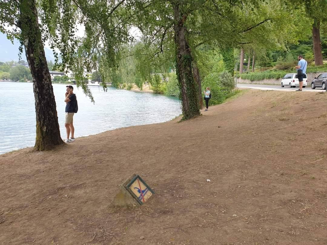 Obalni pas na Blejskem jezeru