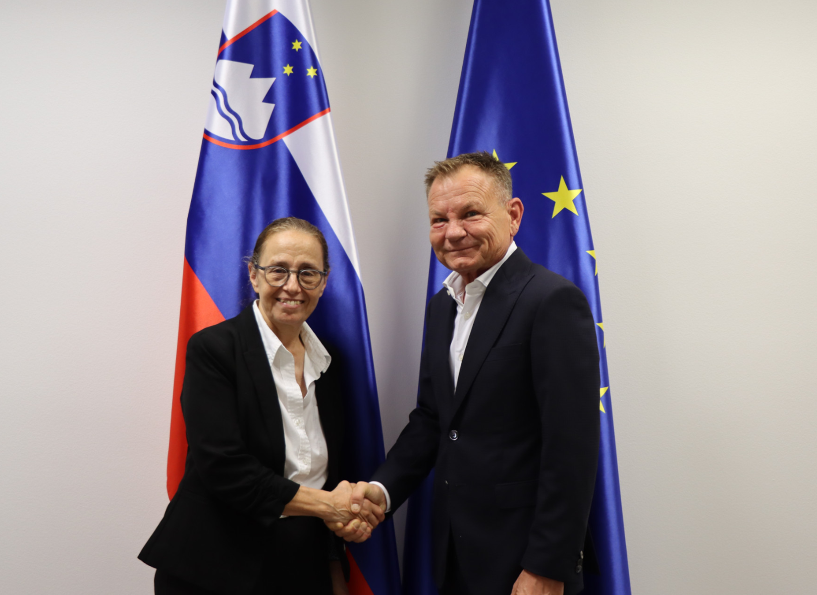 Veleposlanica Izraela Ruth Cohen Dar in minister za notranje zadeve in javno upravo Franci Matoz.