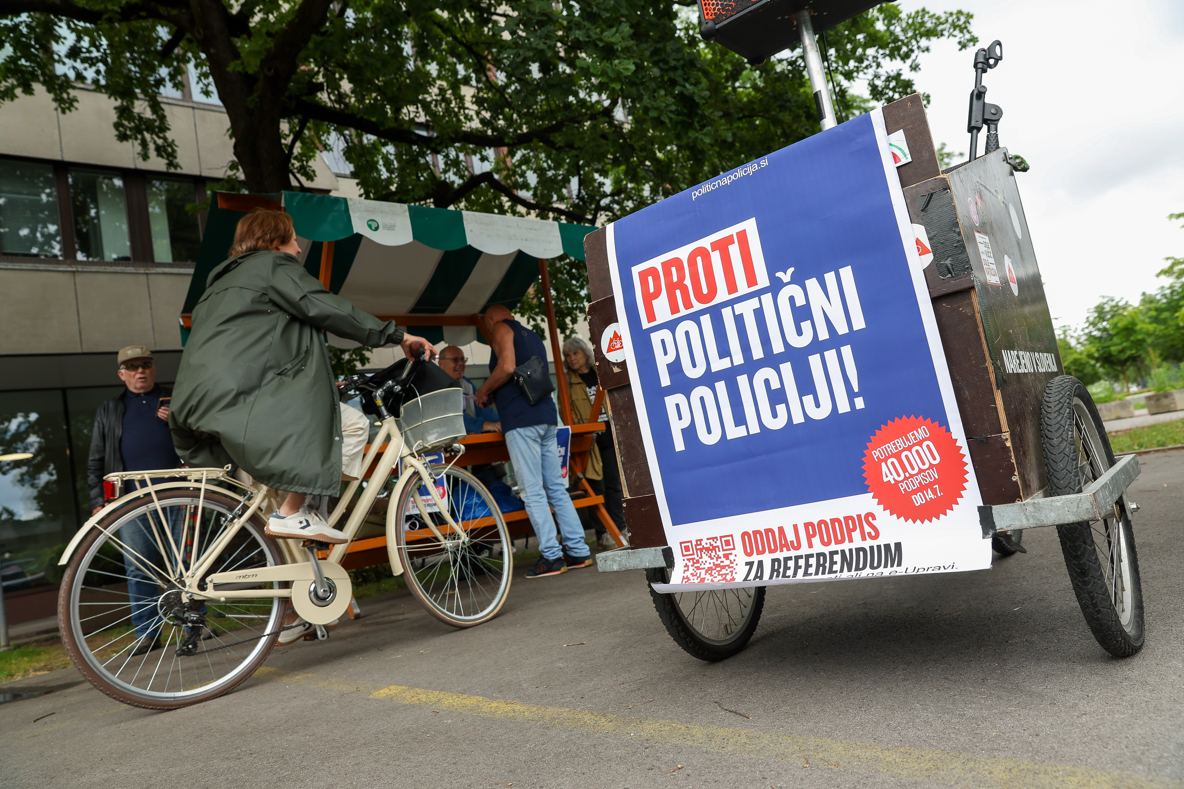 Pobudniki referenduma proti politični policiji