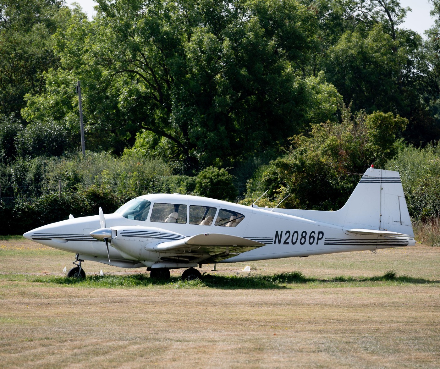 Dvomotorno letalo Piper PA-23 Apache