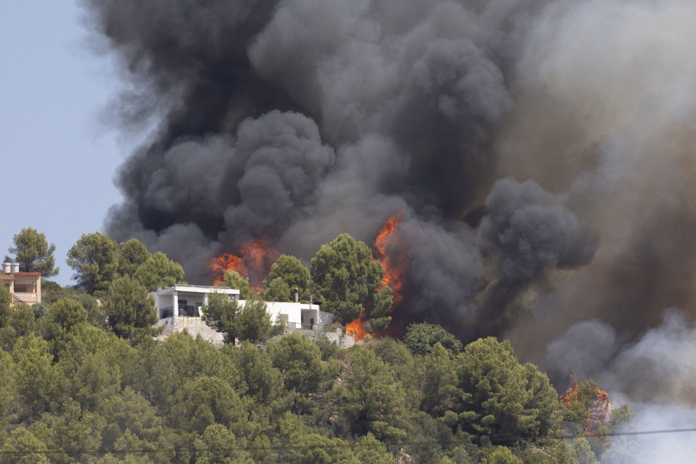 Požar, ki je zajel hiše v Vall d'Uixu v okolici Valencie