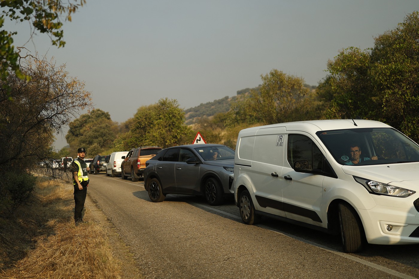 Prebivalci vasi Cenicientos, približno 80 kilometrov od Madrida, se pod nadzorom policije vračajo domov
