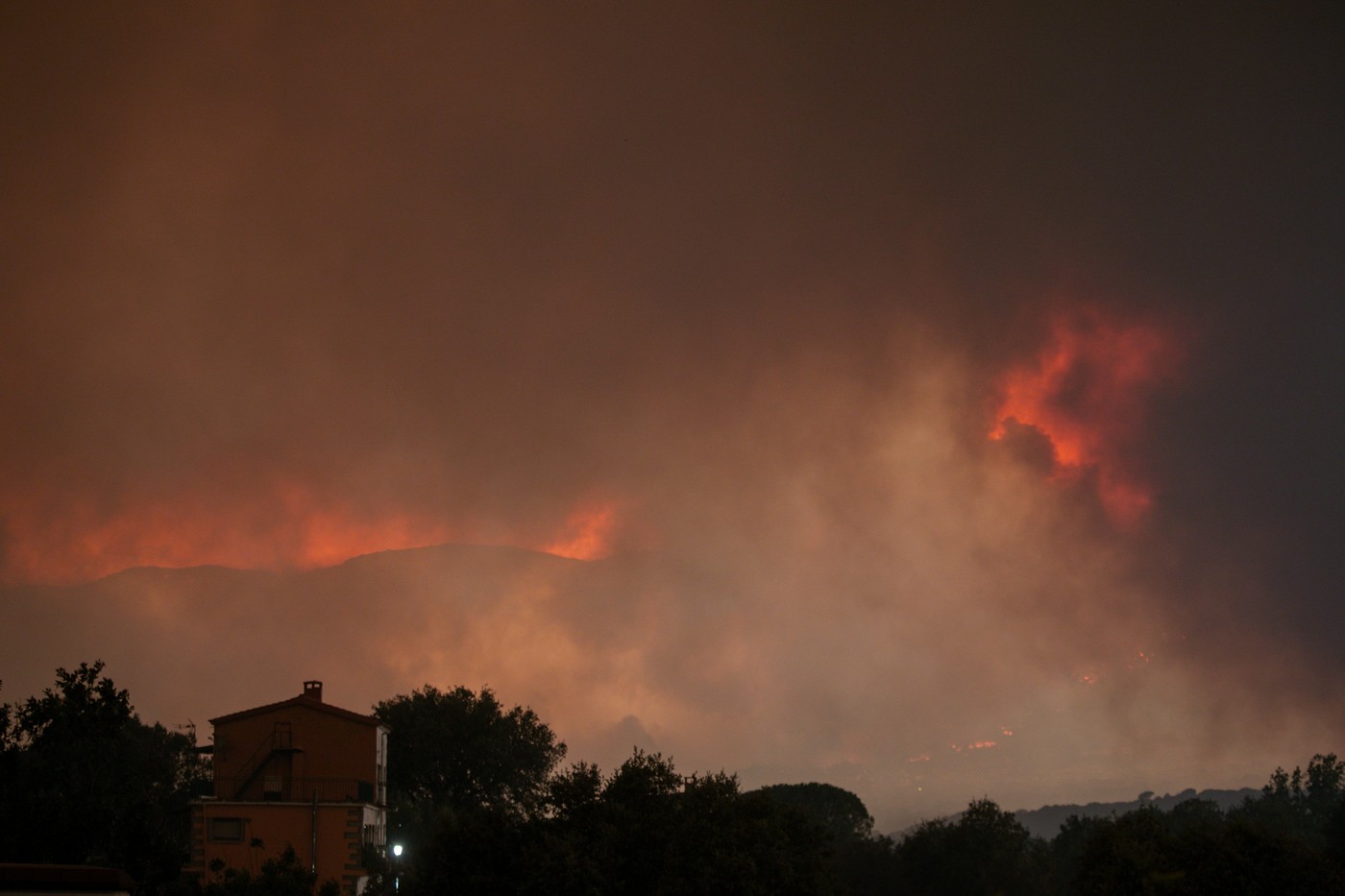 Požar v mestu La Adrada v španski provinci Avila
