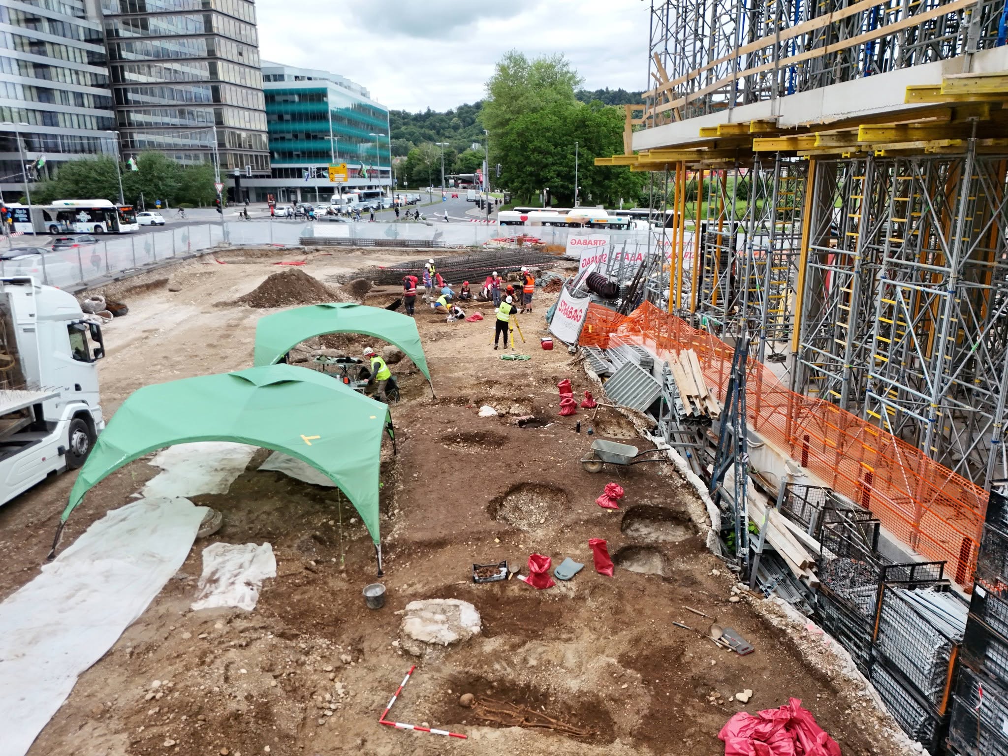 Pri gradnji Potniškega centra Ljubljana odkrili 125 emonskih grobov