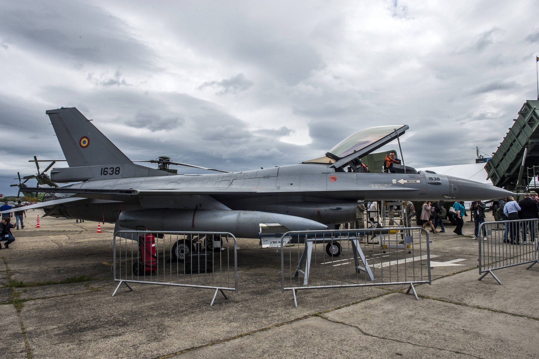 F-16